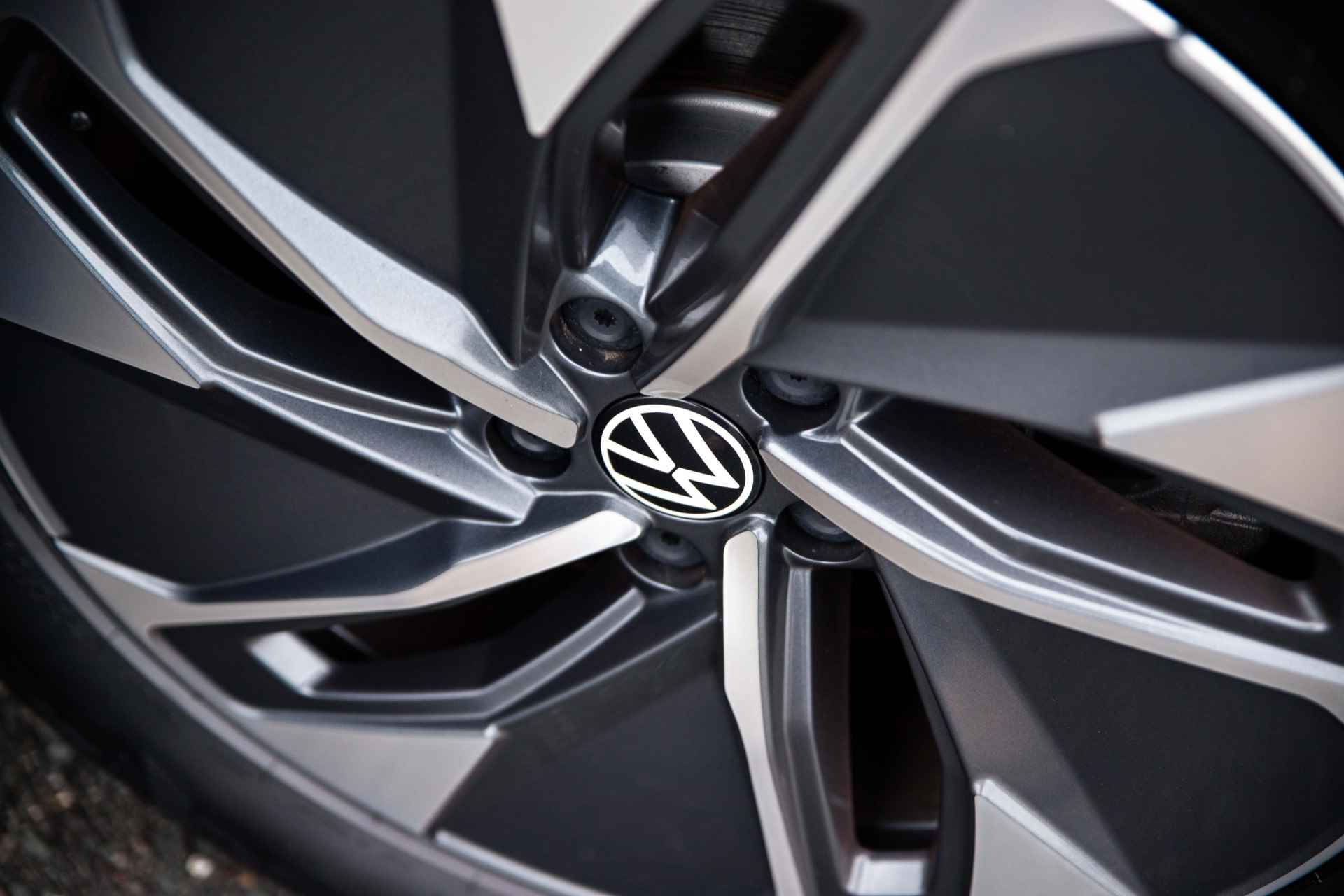 Volkswagen ID.4 Pro 77 kWh 204PK | Navigatie | DAB radio | LED koplampen | Parkeersensoren v+a | Camera achter | Lane assist | Stoelverwarming | 19"LMV - 22/66