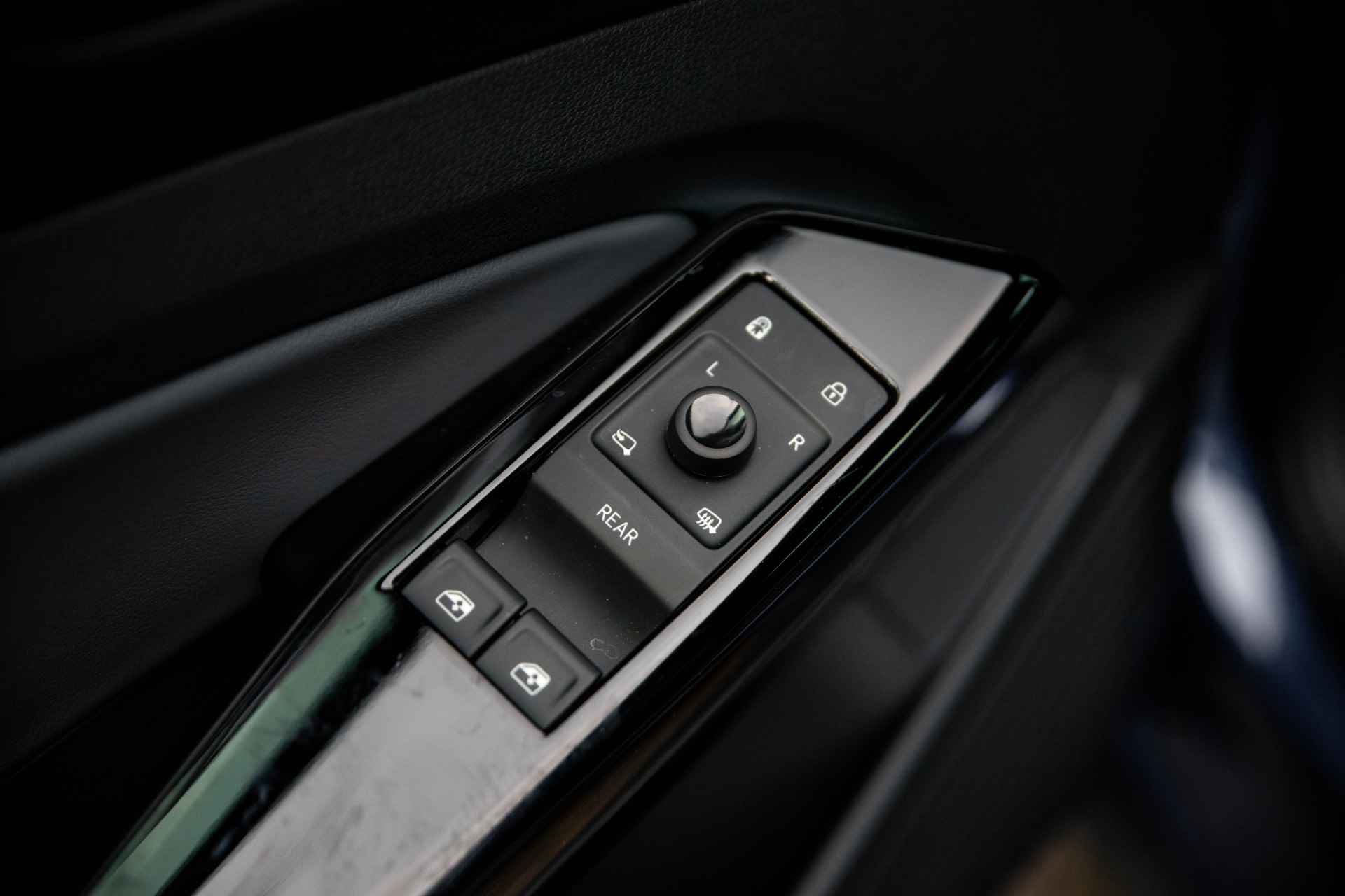 Volkswagen ID.4 Pro 77 kWh 204PK | Navigatie | DAB radio | LED koplampen | Parkeersensoren v+a | Camera achter | Lane assist | Stoelverwarming | 19"LMV - 39/66