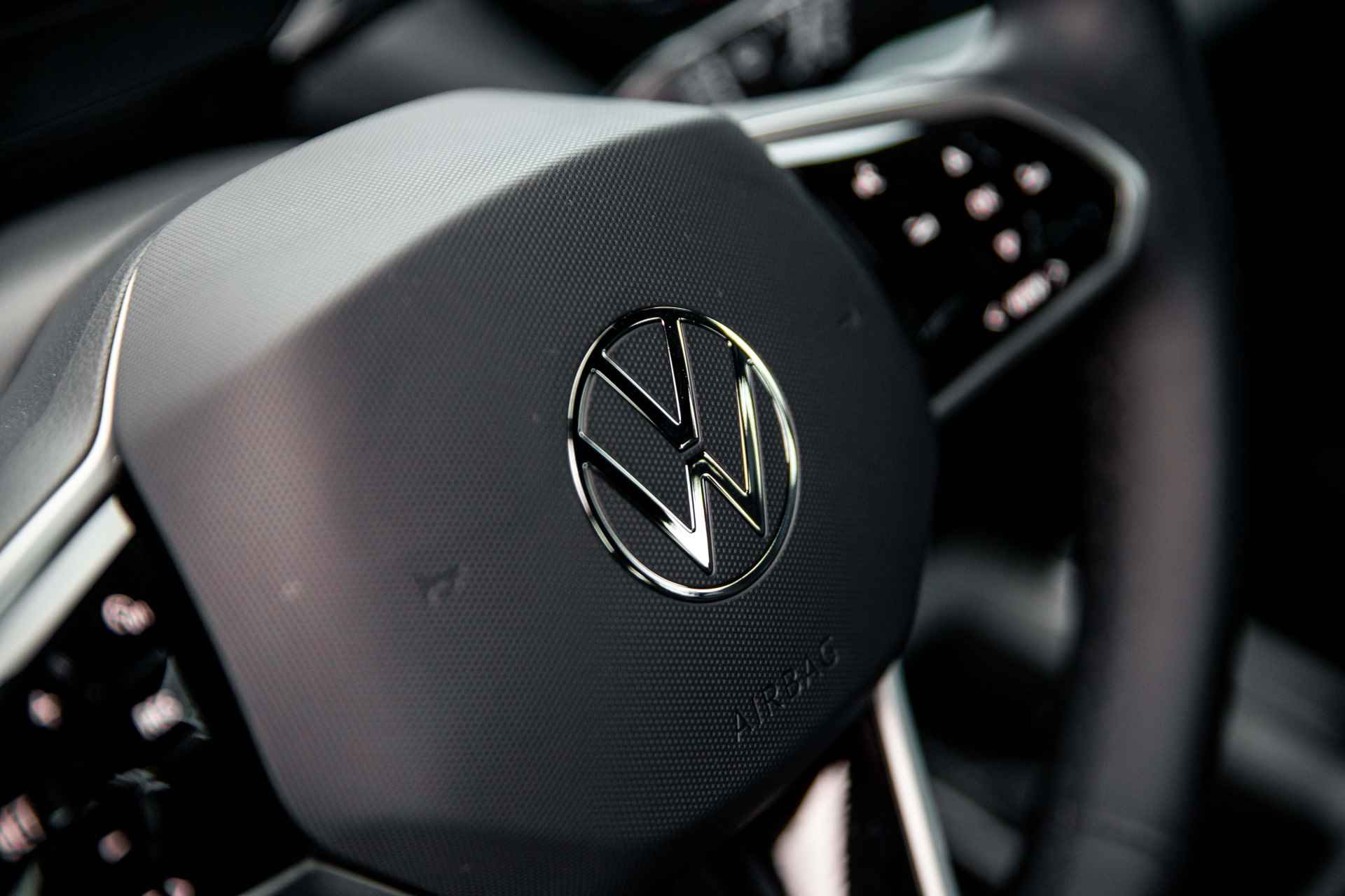 Volkswagen ID.4 Pro 77 kWh 204PK | Navigatie | DAB radio | LED koplampen | Parkeersensoren v+a | Camera achter | Lane assist | Stoelverwarming | 19"LMV - 43/66