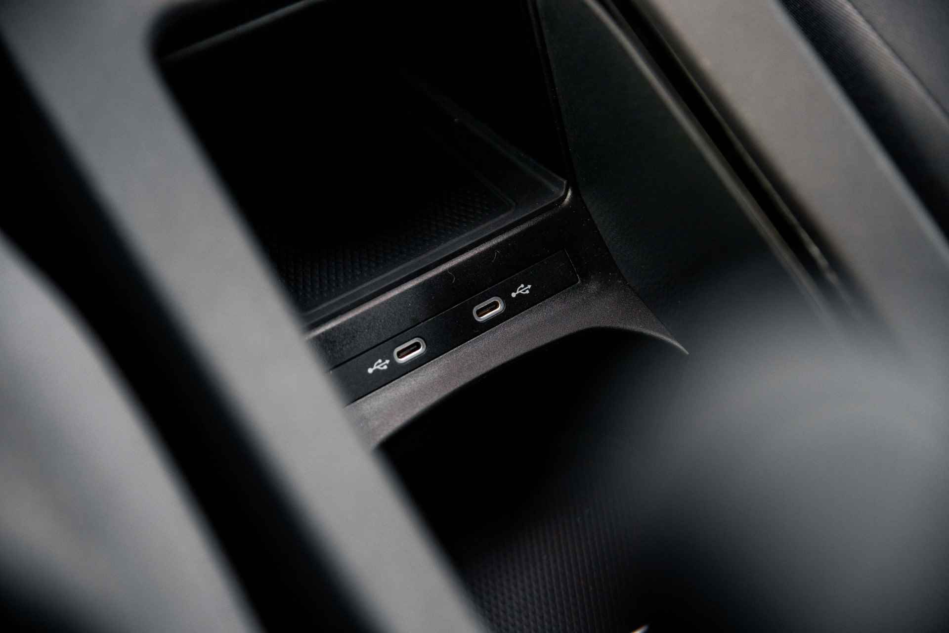 Volkswagen ID.4 Pro 77 kWh 204PK | Navigatie | DAB radio | LED koplampen | Parkeersensoren v+a | Camera achter | Lane assist | Stoelverwarming | 19"LMV - 47/66