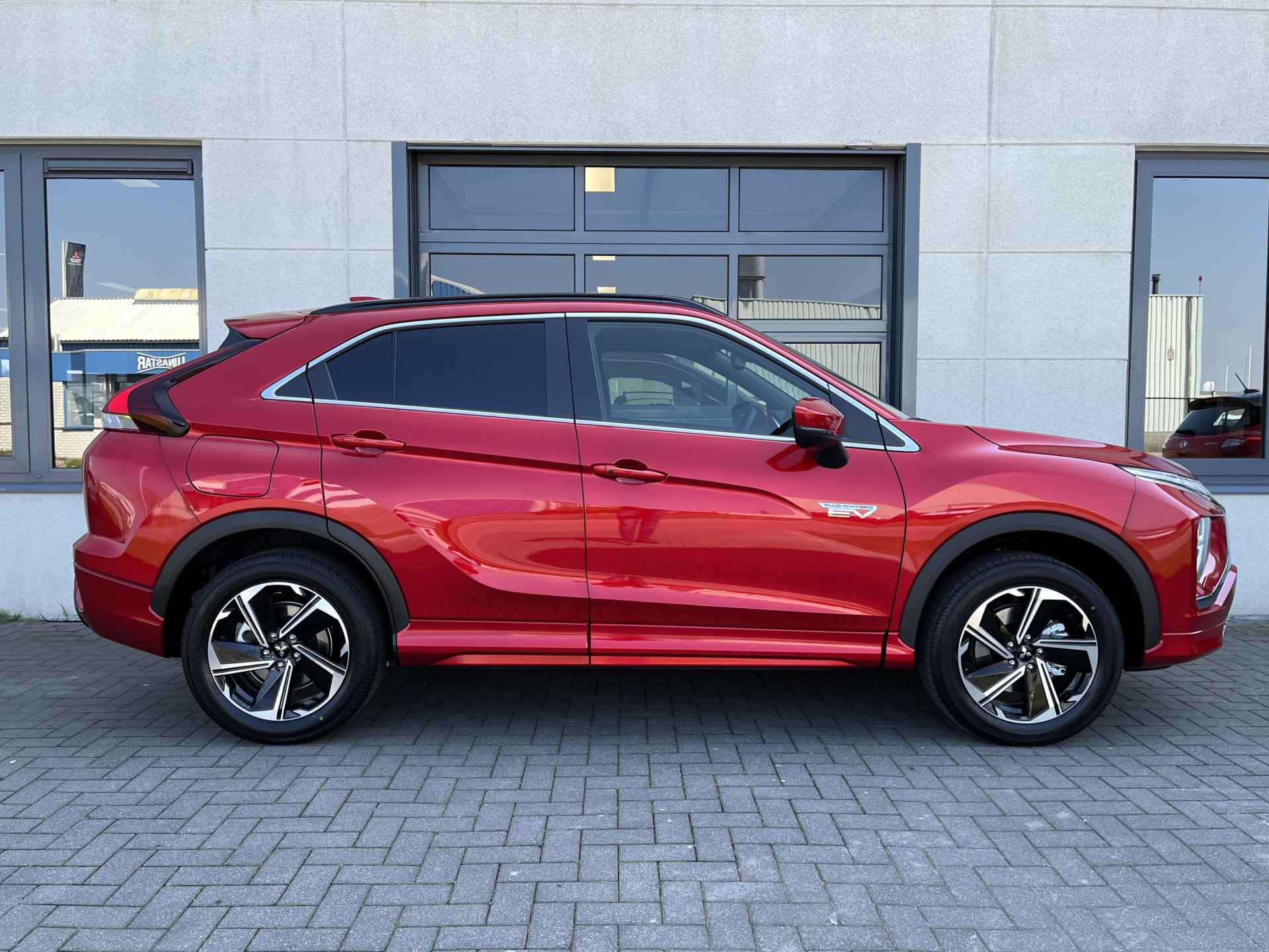 Mitsubishi Eclipse Cross 2.4 PHEV Executive VAN €46.640,- VOOR € 38.430,- - 7/37