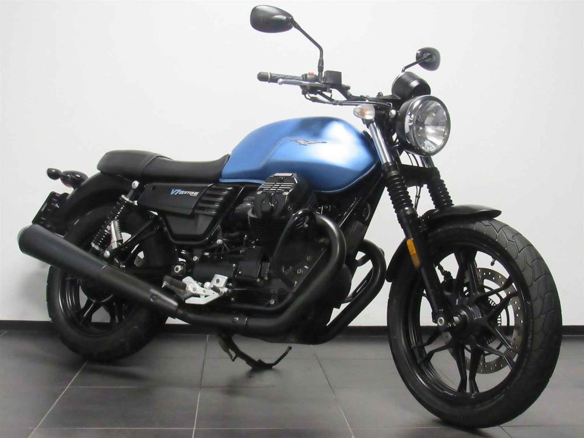 Moto Guzzi V7 III Stone - 2/15