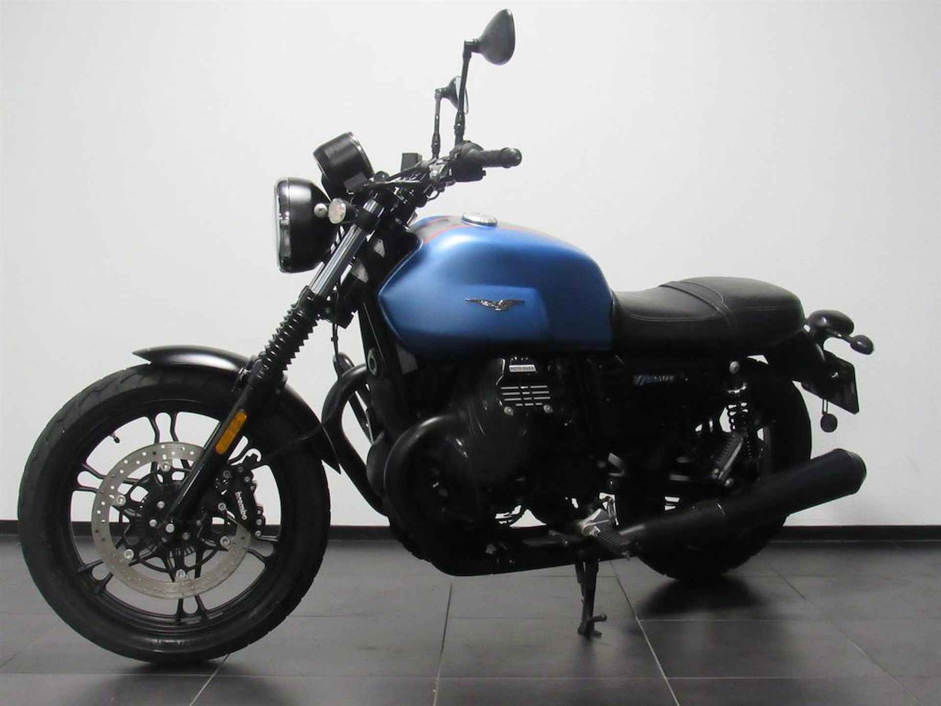 Moto Guzzi V7 III Stone - 3/15