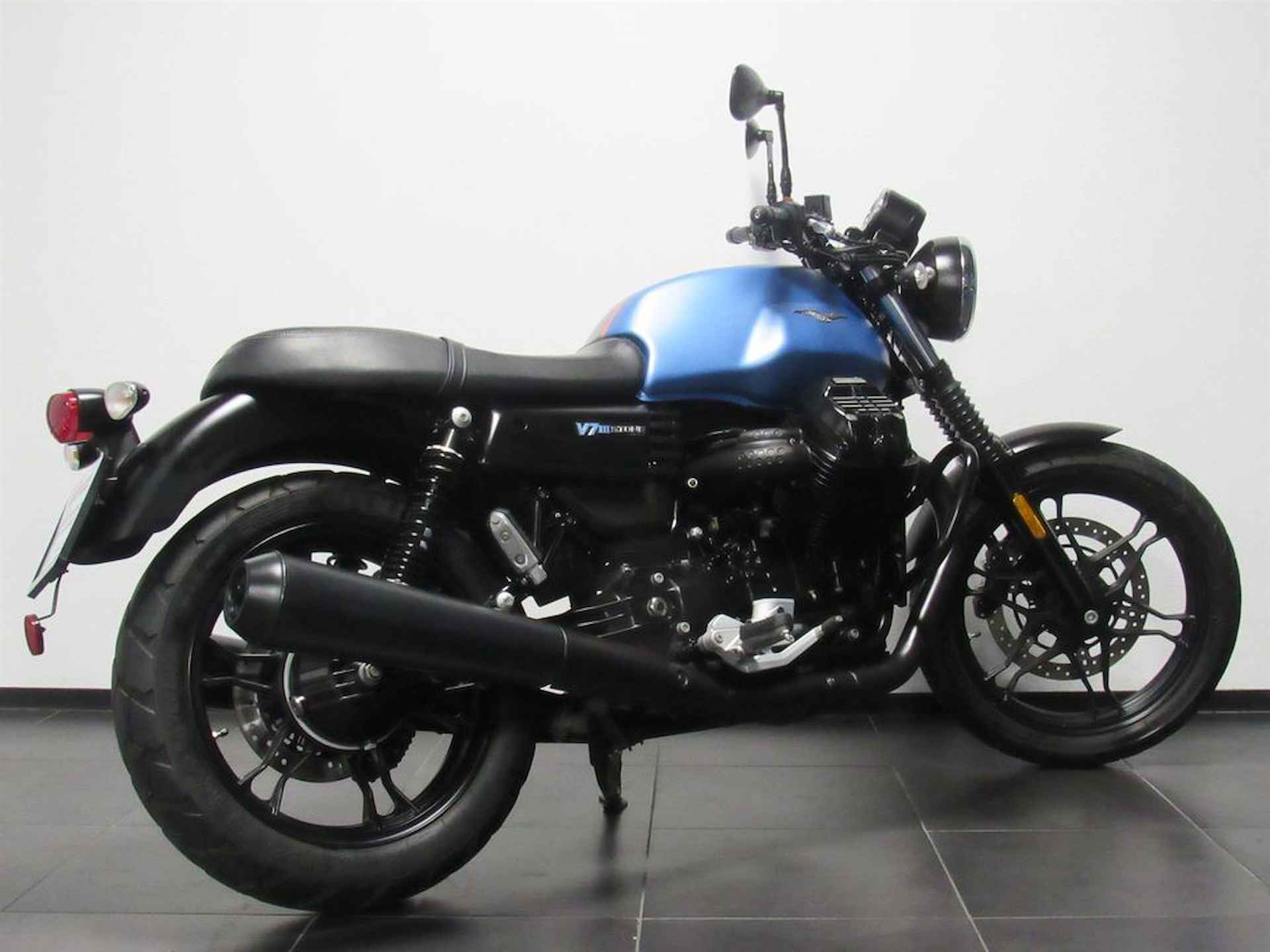 Moto Guzzi V7 III Stone - 6/15