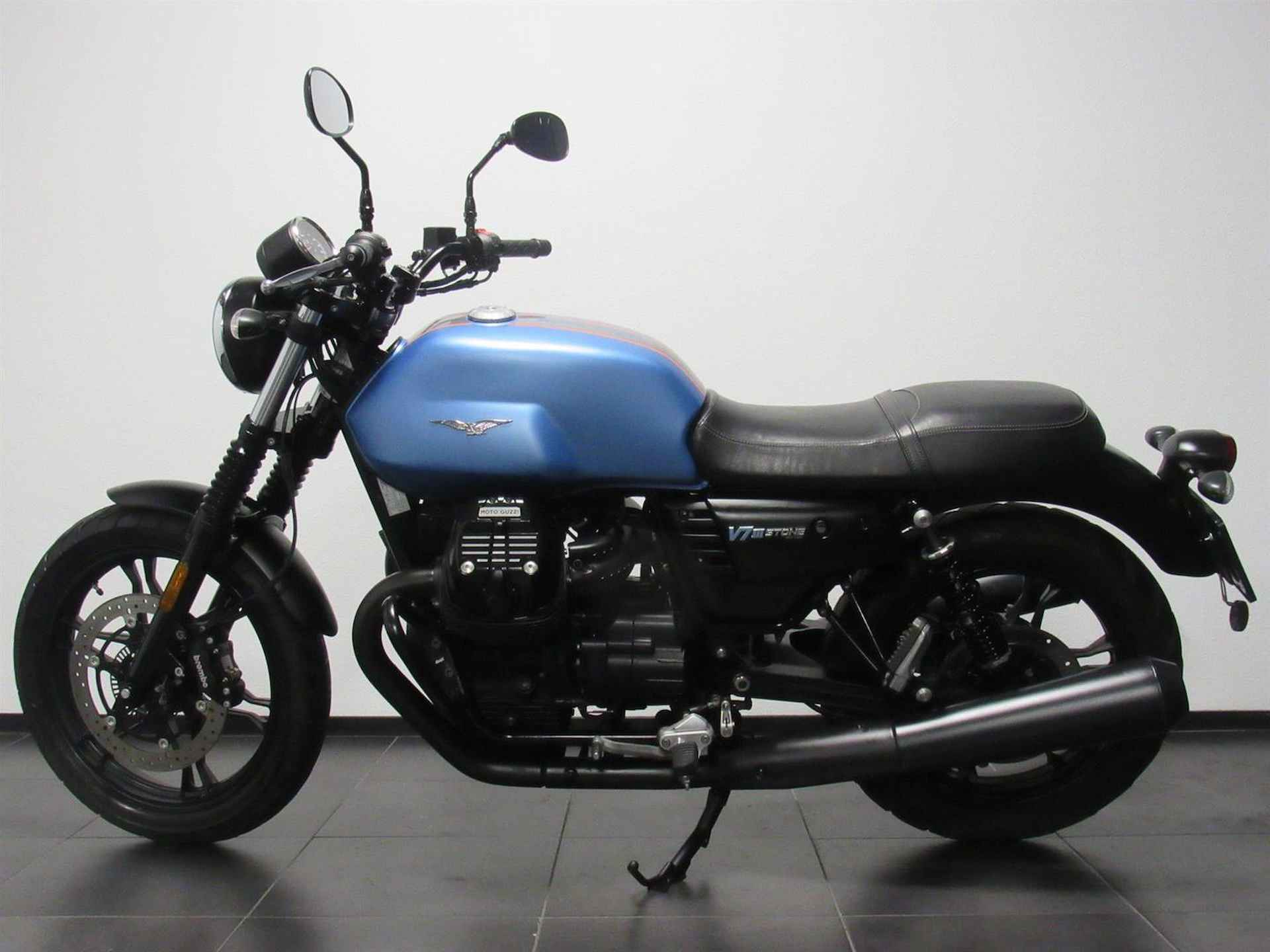 Moto Guzzi V7 III Stone - 2018 - 4/15