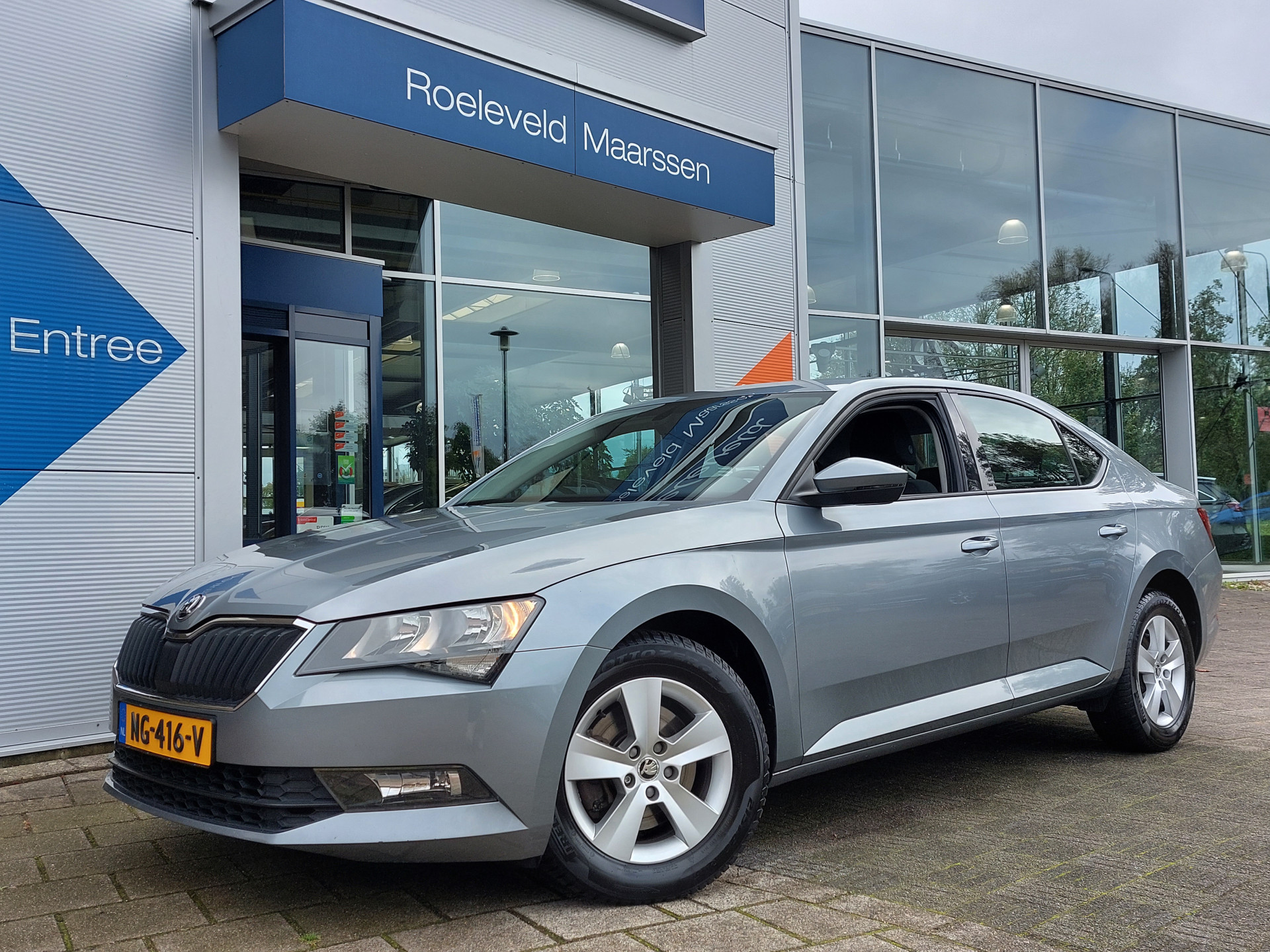 Škoda Superb 1.4 TSI 126pk Active Business | Origineel NL | Navi + Apple Carplay + Android Auto | Clima | Cruise | Pdc | Bluetooth Carkit+Streaming | Licht+Regensensor | Mistlampen | 16''lm | Trekhaak