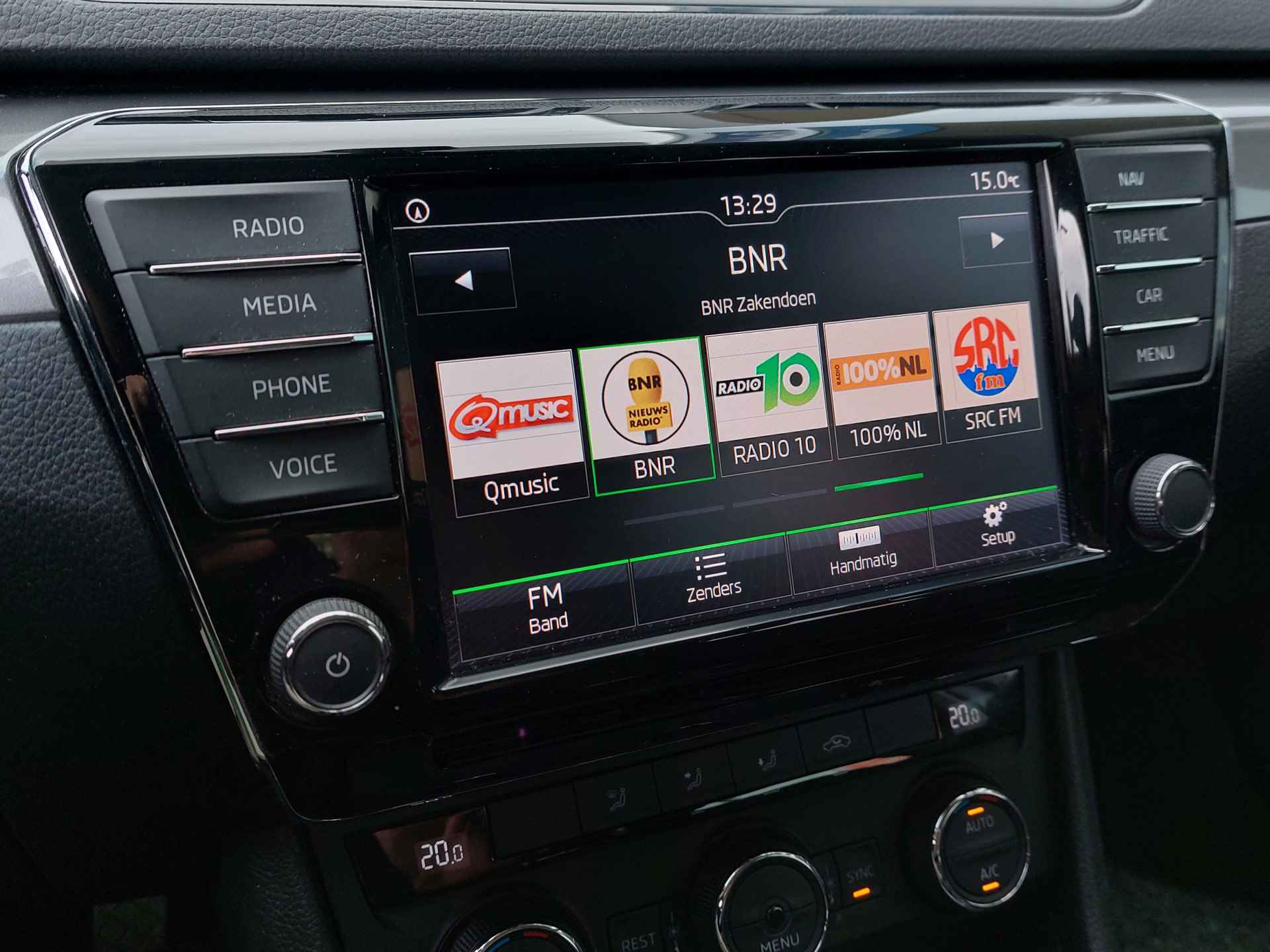 Škoda Superb 1.4 TSI 126pk Active Business | Origineel NL | Navi + Apple Carplay + Android Auto | Clima | Cruise | Pdc | Bluetooth Carkit+Streaming | Licht+Regensensor | Mistlampen | 16''lm | Trekhaak - 13/46