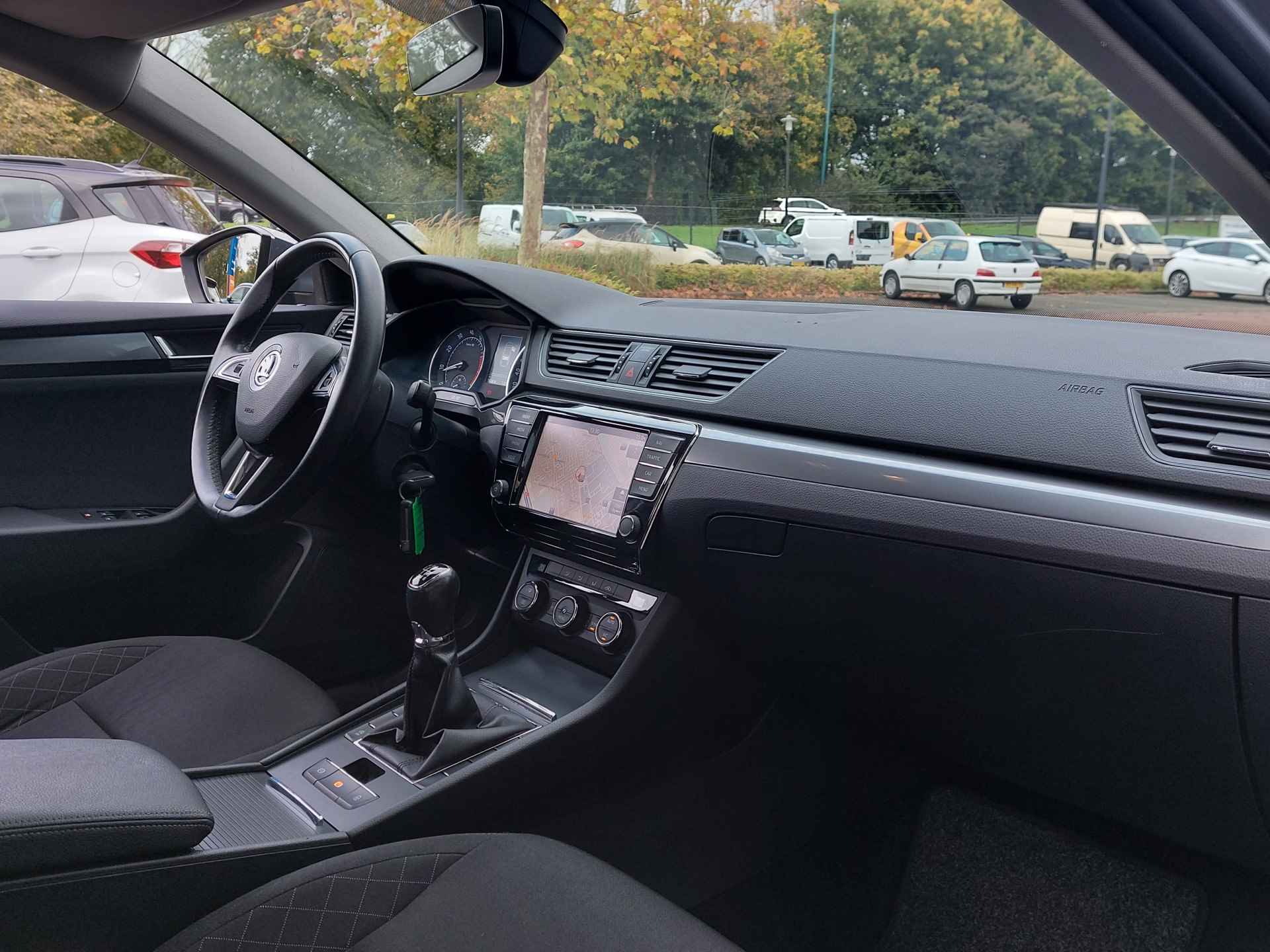 Škoda Superb 1.4 TSI 126pk Active Business | Origineel NL | Navi + Apple Carplay + Android Auto | Clima | Cruise | Pdc | Bluetooth Carkit+Streaming | Licht+Regensensor | Mistlampen | 16''lm | Trekhaak - 31/46