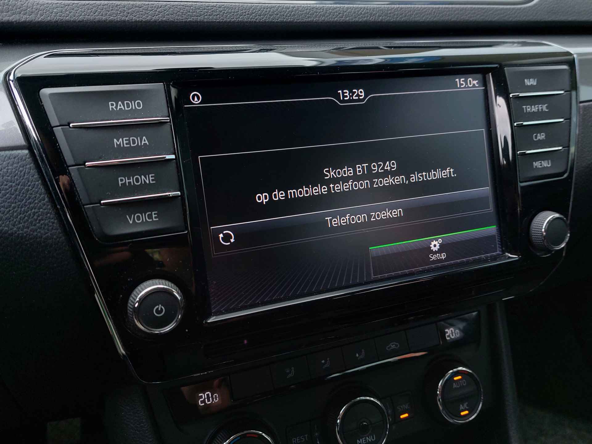 Škoda Superb 1.4 TSI 126pk Active Business | Origineel NL | Navi + Apple Carplay + Android Auto | Clima | Cruise | Pdc | Bluetooth Carkit+Streaming | Licht+Regensensor | Mistlampen | 16''lm | Trekhaak - 15/46