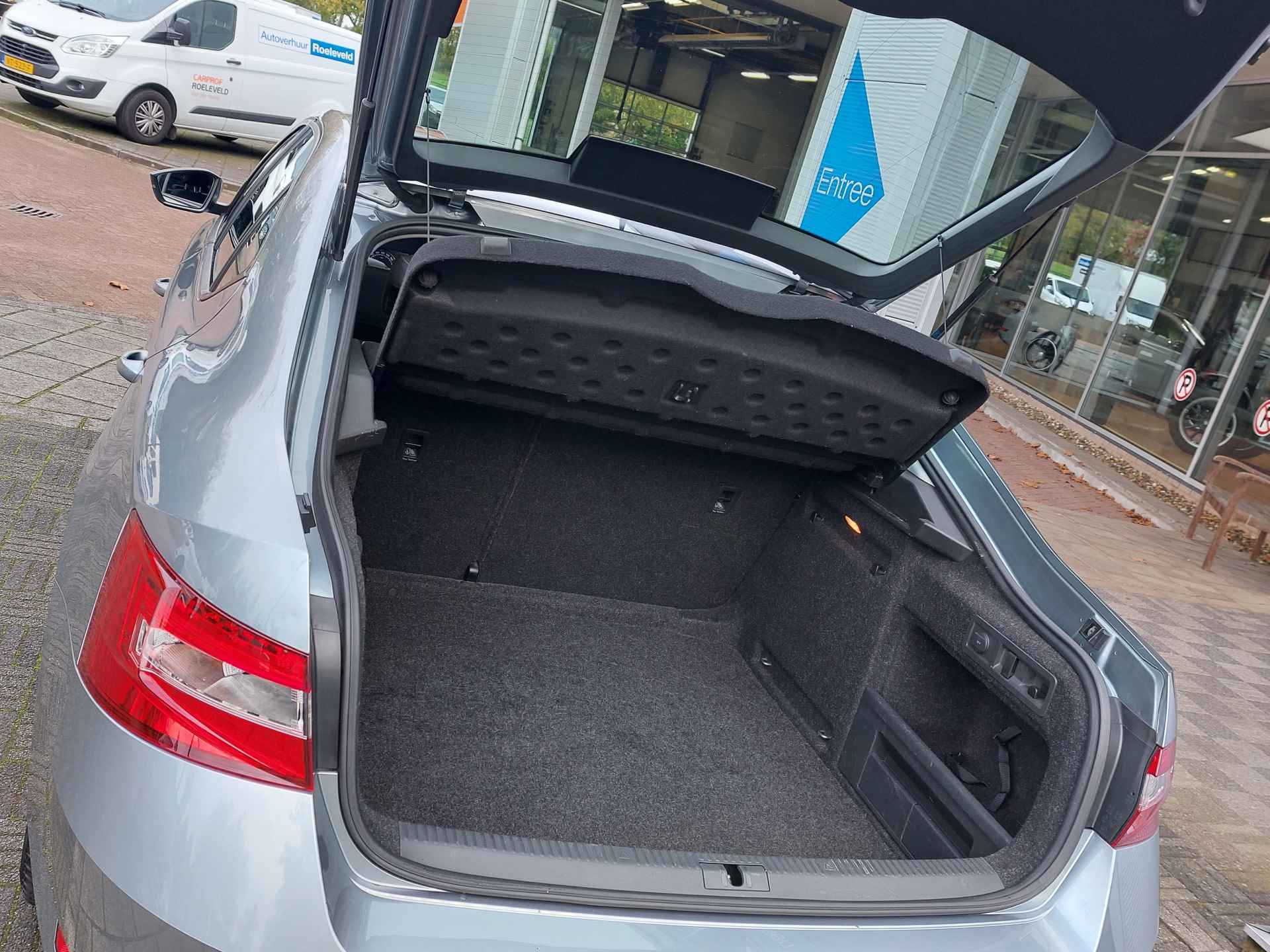 Škoda Superb 1.4 TSI 126pk Active Business | Origineel NL | Navi + Apple Carplay + Android Auto | Clima | Cruise | Pdc | Bluetooth Carkit+Streaming | Licht+Regensensor | Mistlampen | 16''lm | Trekhaak - 33/46