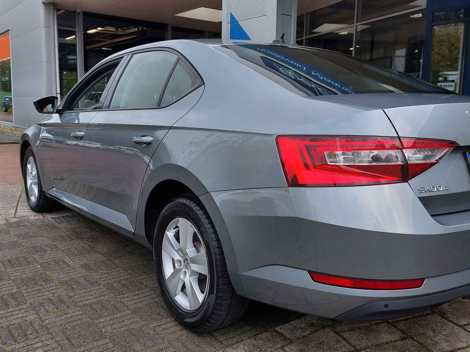 Škoda Superb 1.4 TSI 126pk Active Business | Origineel NL | Navi + Apple Carplay + Android Auto | Clima | Cruise | Pdc | Bluetooth Carkit+Streaming | Licht+Regensensor | Mistlampen | 16''lm | Trekhaak - 37/46