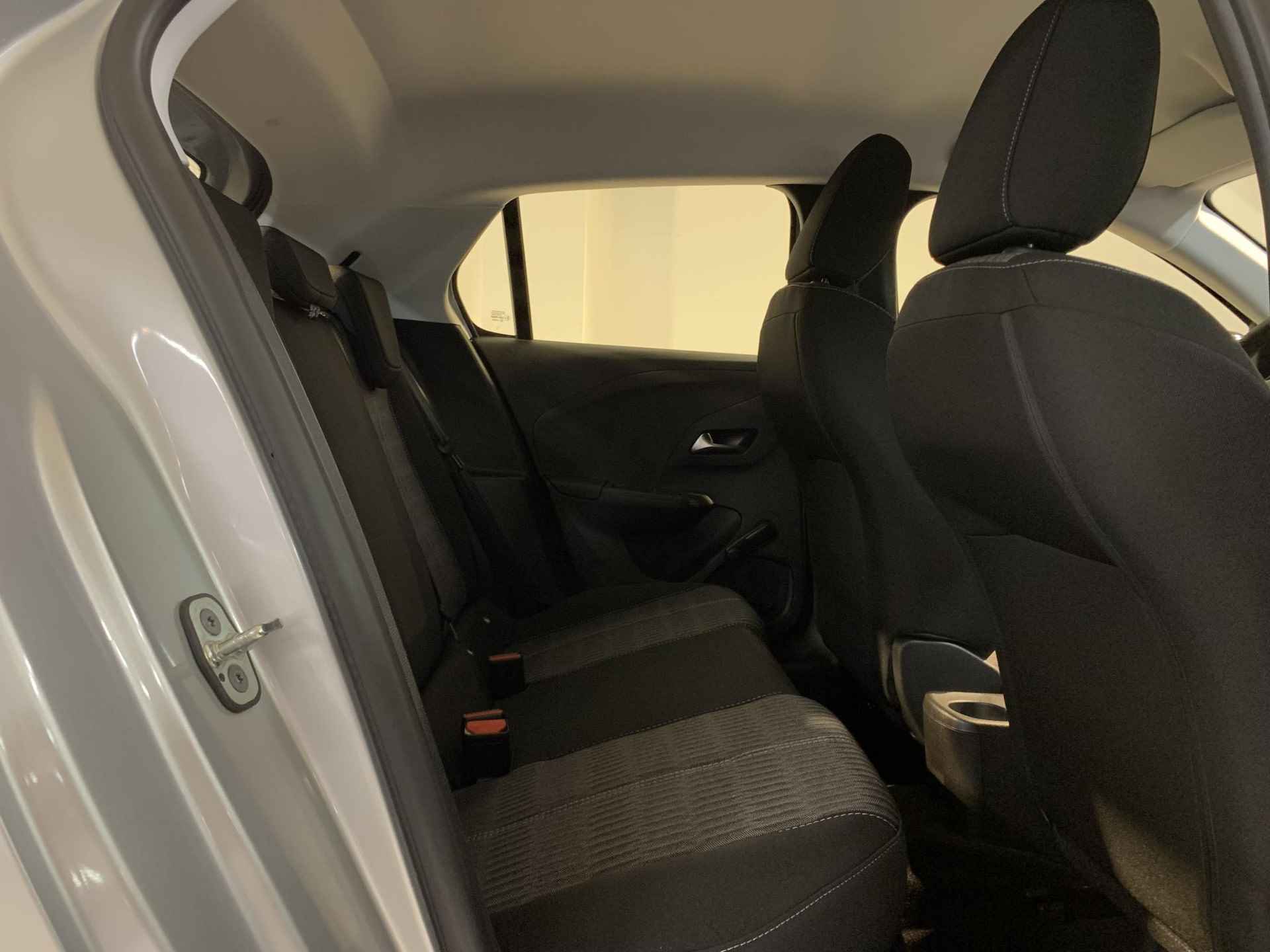 Opel Corsa-e Level 2 50 kWh 3 fase 11 kW Edition | Apple Carplay/Android Auto | Parkeersensoren achter | Warmtepomp | €2.000,- subsidie mogelijk - 16/37