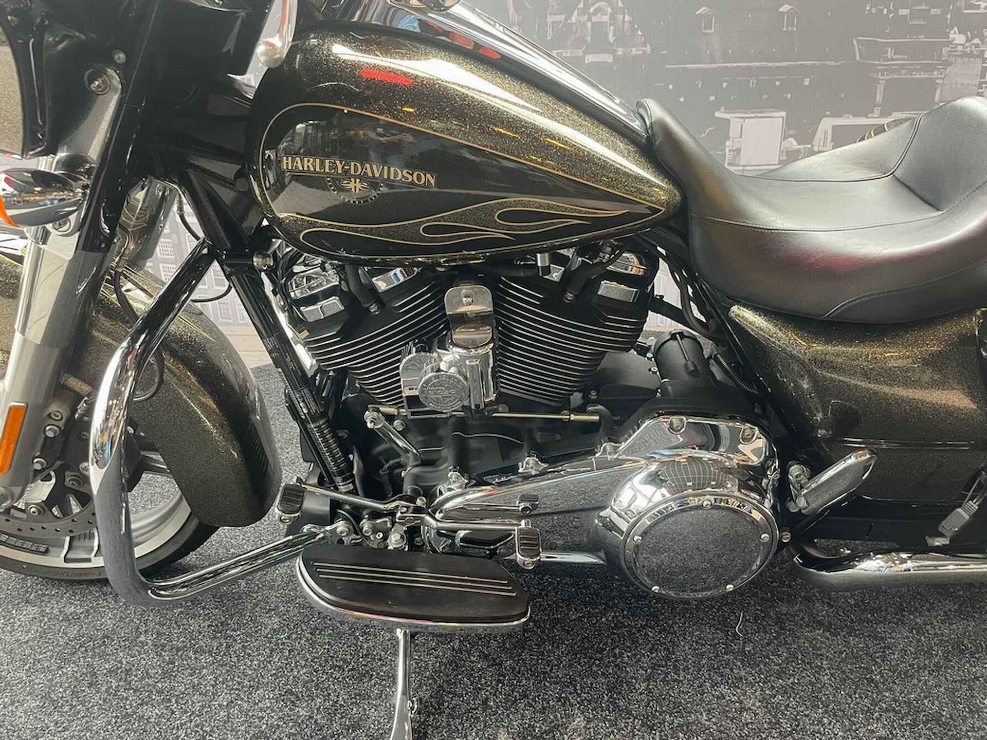 Harley-Davidson STREET GLIDE SPECIAL - 6/9