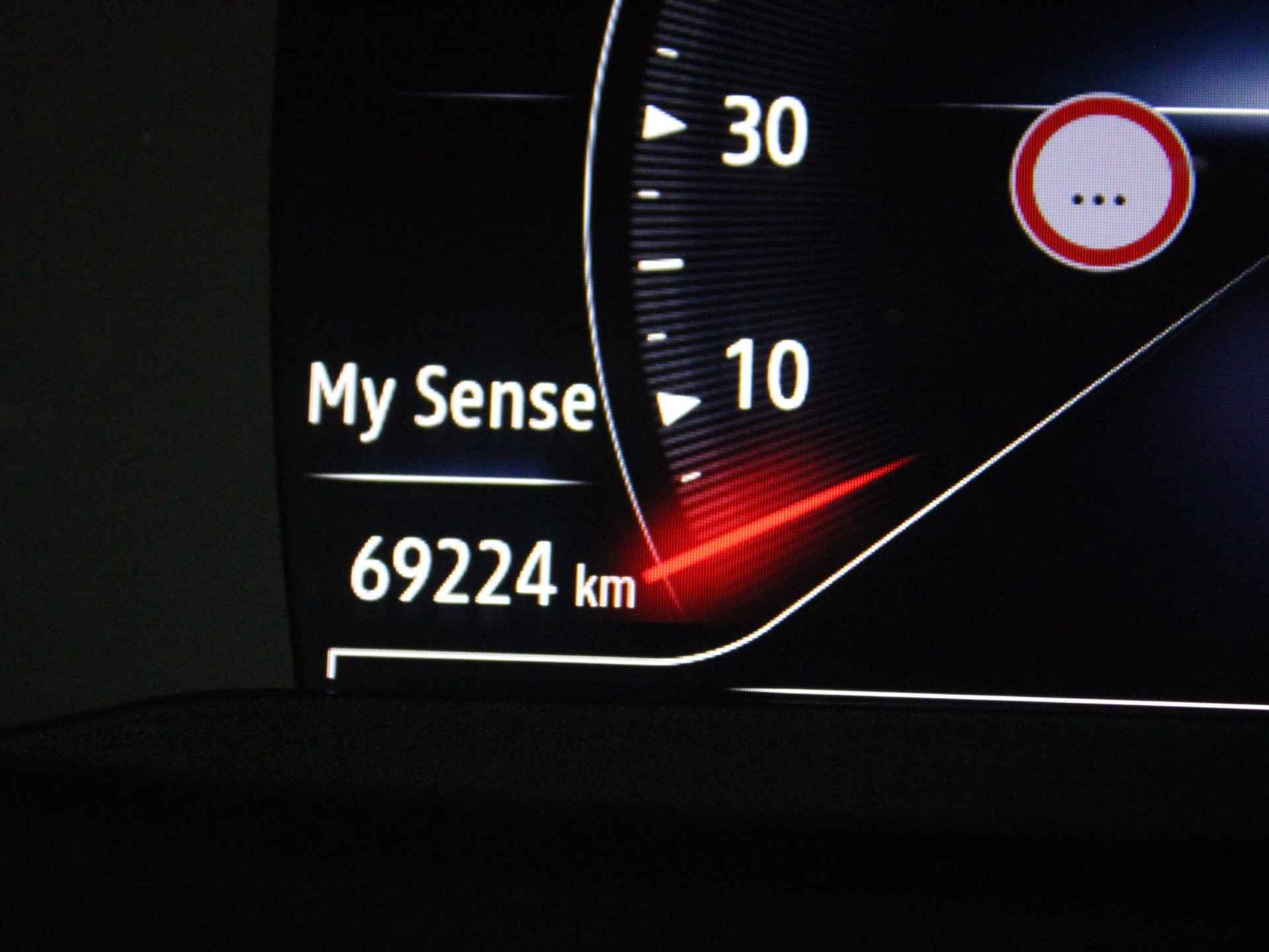 Renault Mégane Estate 1.3 TCe 140 EDC Intens Automaat / Trekhaak / Navigatie / Climate Control / Privacy Glass / Lichtmetalen Velgen / Cruise Control / Parkeersensoren - 6/43