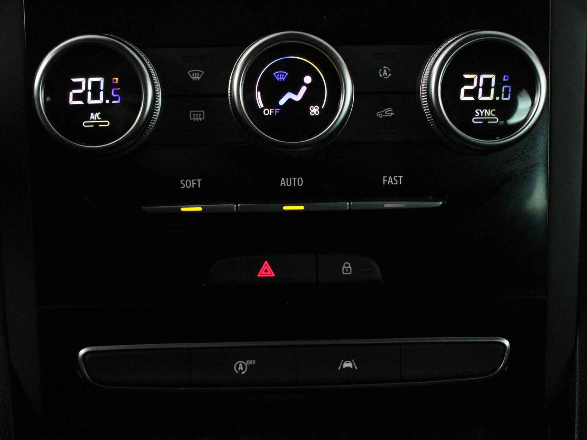 Renault Mégane Estate 1.3 TCe 140 EDC Intens Automaat / Trekhaak / Navigatie / Climate Control / Privacy Glass / Lichtmetalen Velgen / Cruise Control / Parkeersensoren - 14/43