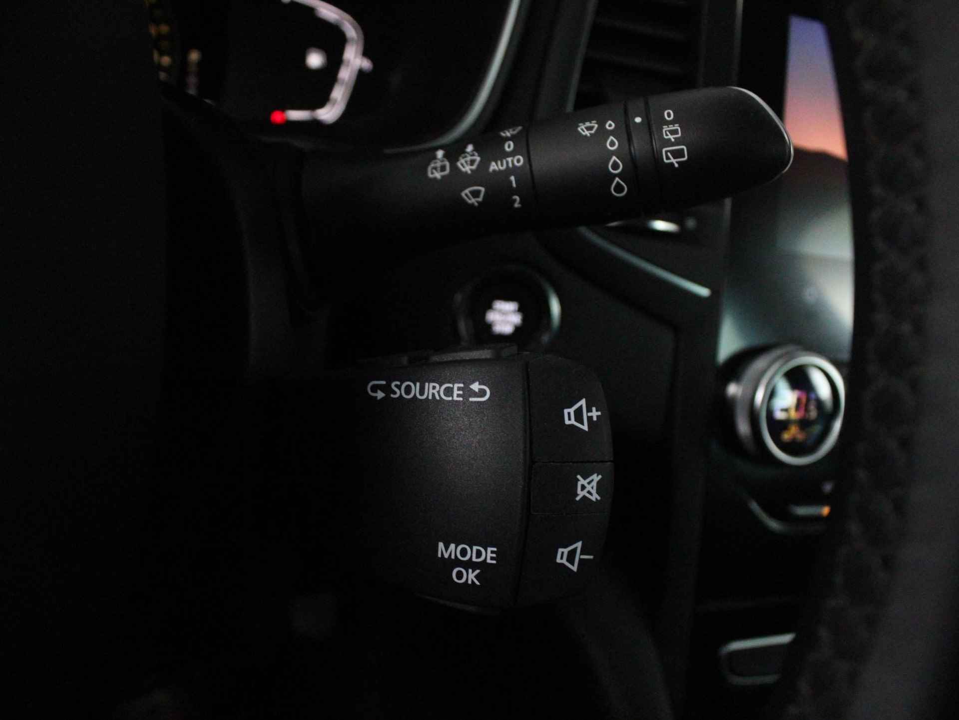 Renault Mégane Estate 1.3 TCe 140 EDC Intens Automaat / Trekhaak / Navigatie / Climate Control / Privacy Glass / Lichtmetalen Velgen / Cruise Control / Parkeersensoren - 25/43