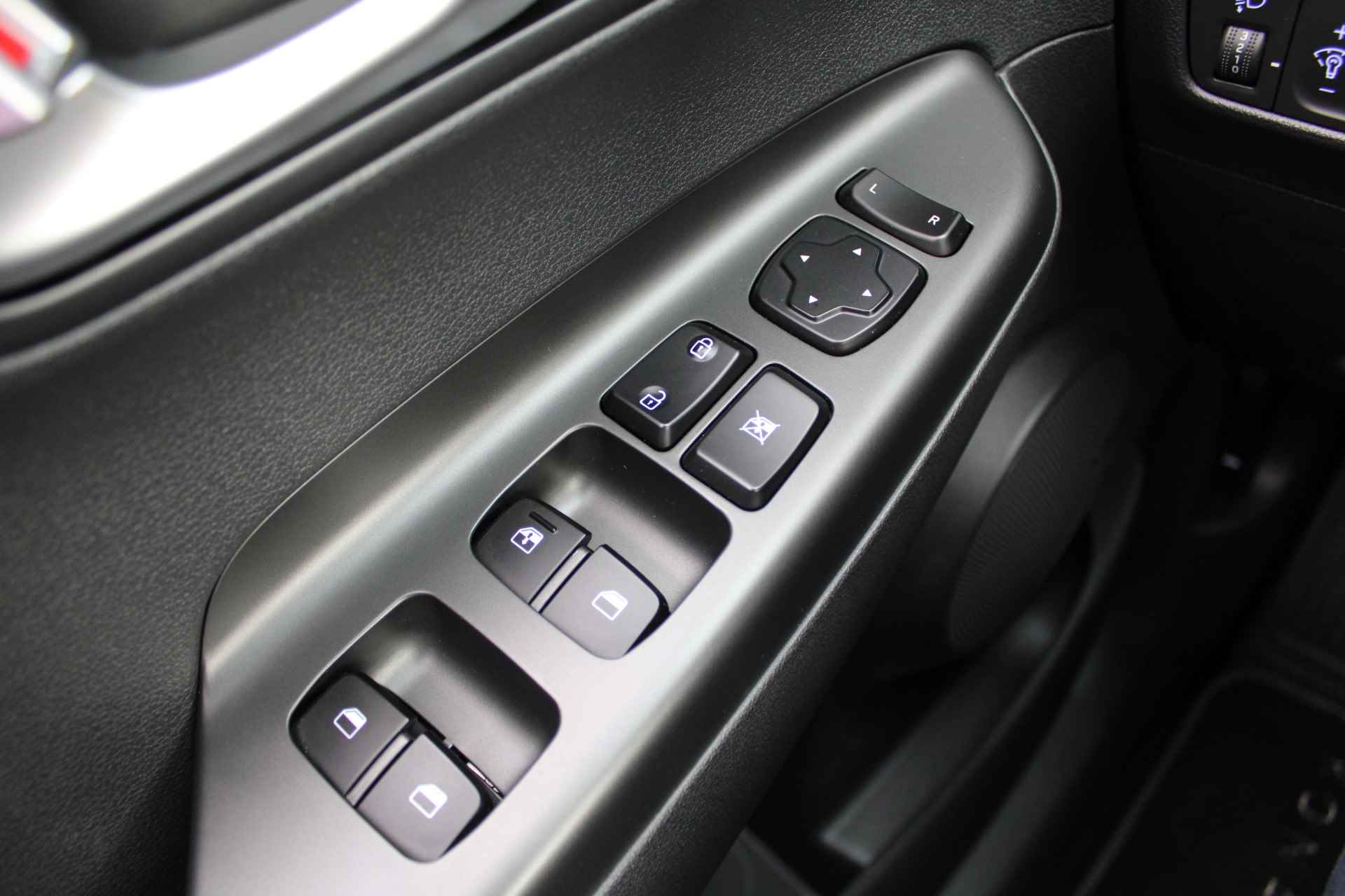 Hyundai KONA Electric 39 kWh 136pk Comfort Automaat | € 2.000,- Subsidie | Climate | Camera | Keyless | NL. Auto | Full Led | Navigatie | Krell Audio - 15/27