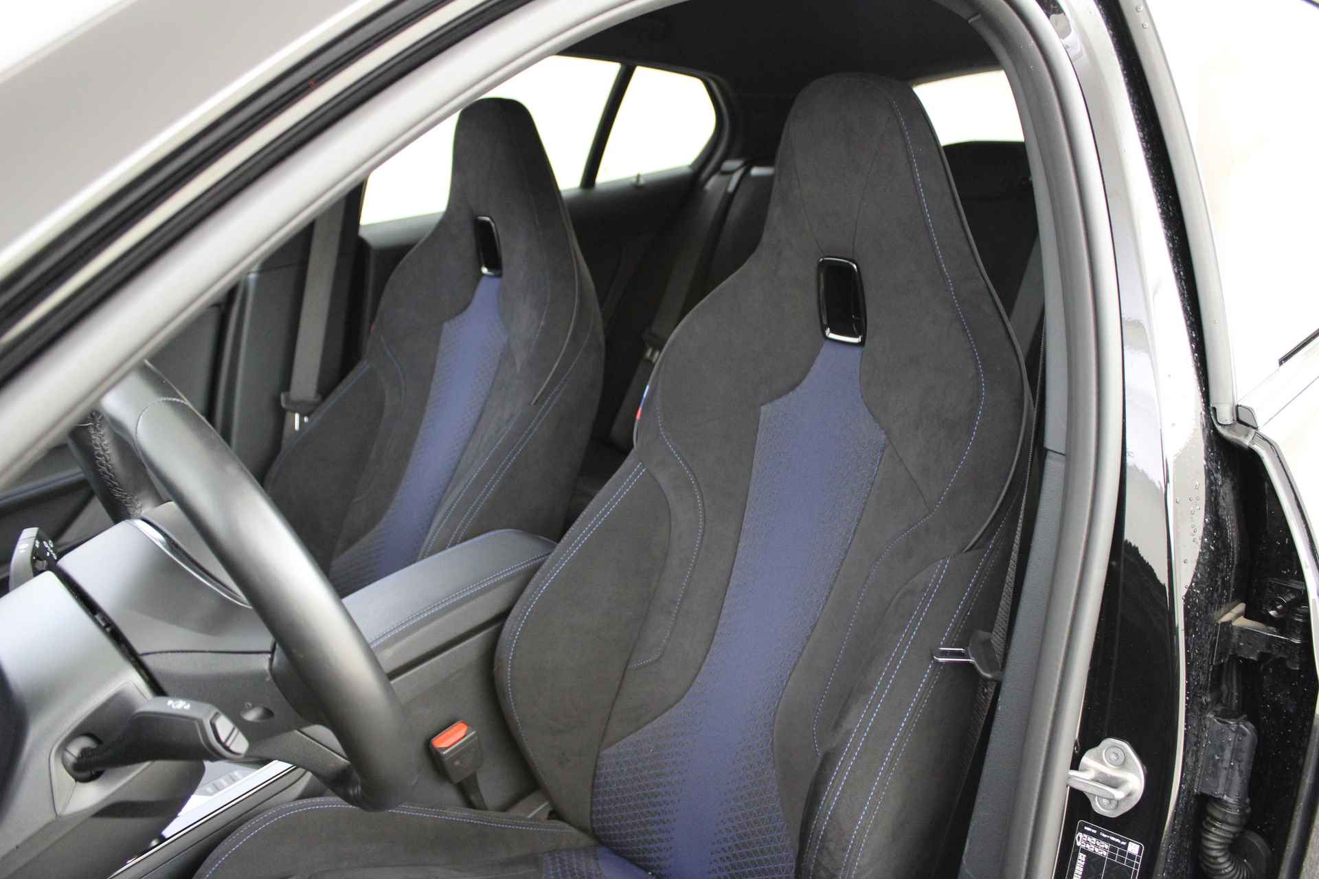 BMW 1-serie 118i M Sport / M sportstoelen / Comfort Access / LED / M Sportonderstel / Live Cockpit Professional - 6/49