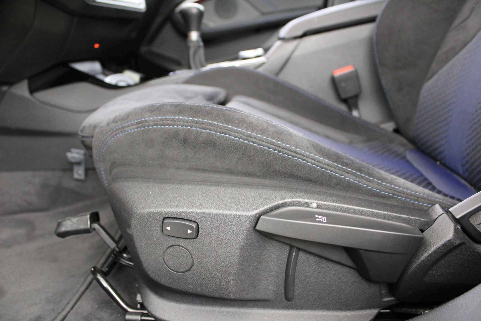 BMW 1-serie 118i M Sport / M sportstoelen / Comfort Access / LED / M Sportonderstel / Live Cockpit Professional - 8/49