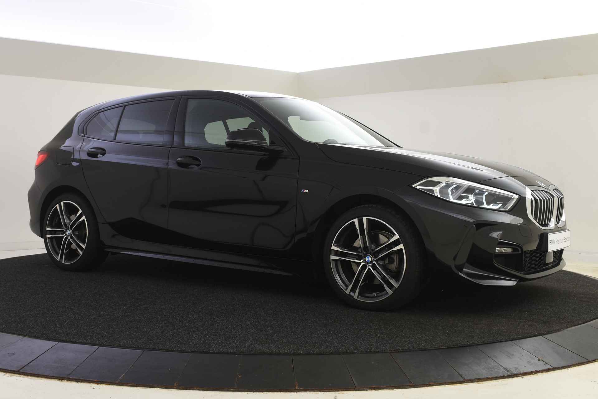 BMW 1-serie 118i M Sport / M sportstoelen / Comfort Access / LED / M Sportonderstel / Live Cockpit Professional - 23/49