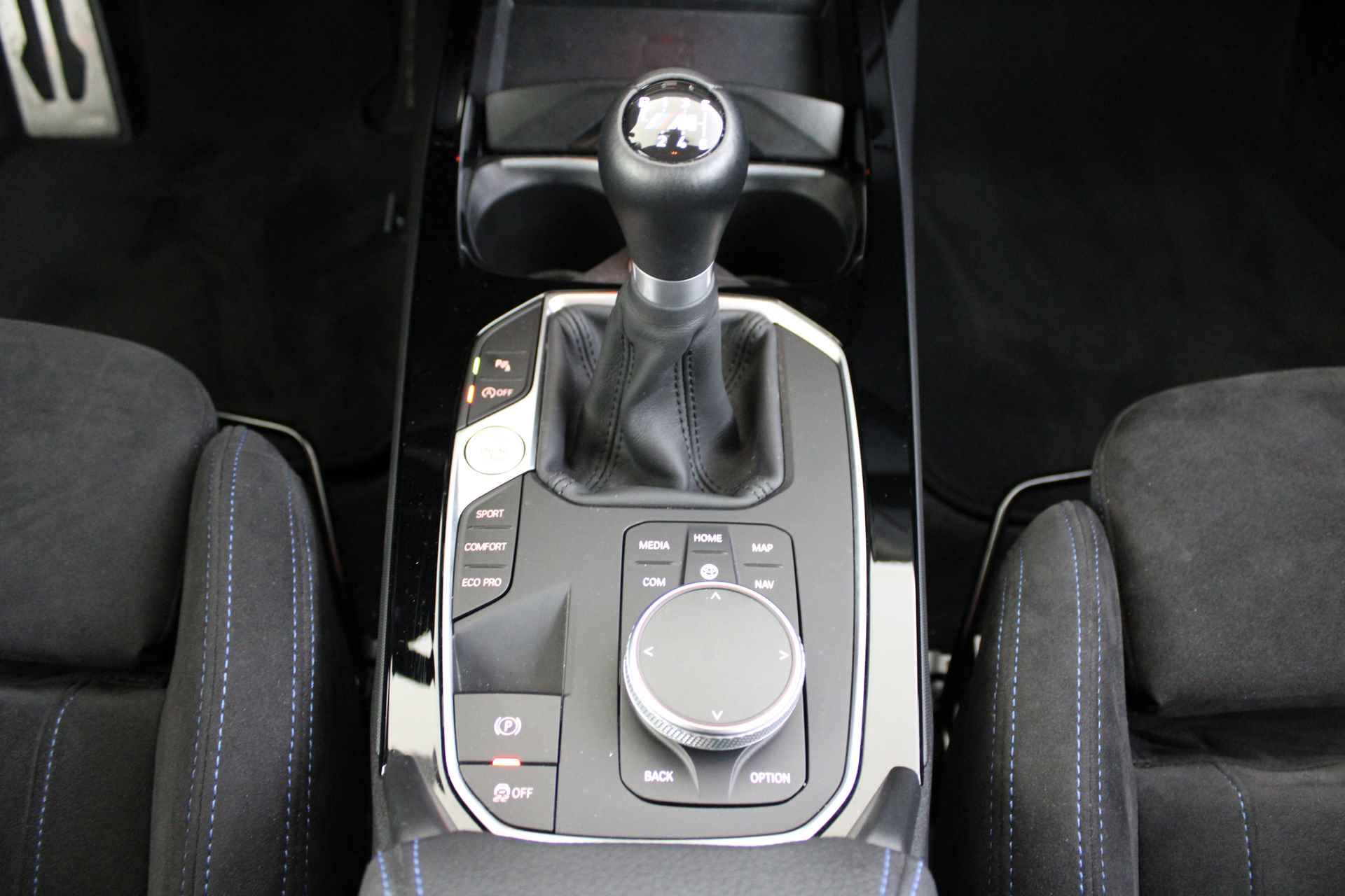 BMW 1-serie 118i M Sport / M sportstoelen / Comfort Access / LED / M Sportonderstel / Live Cockpit Professional - 25/49