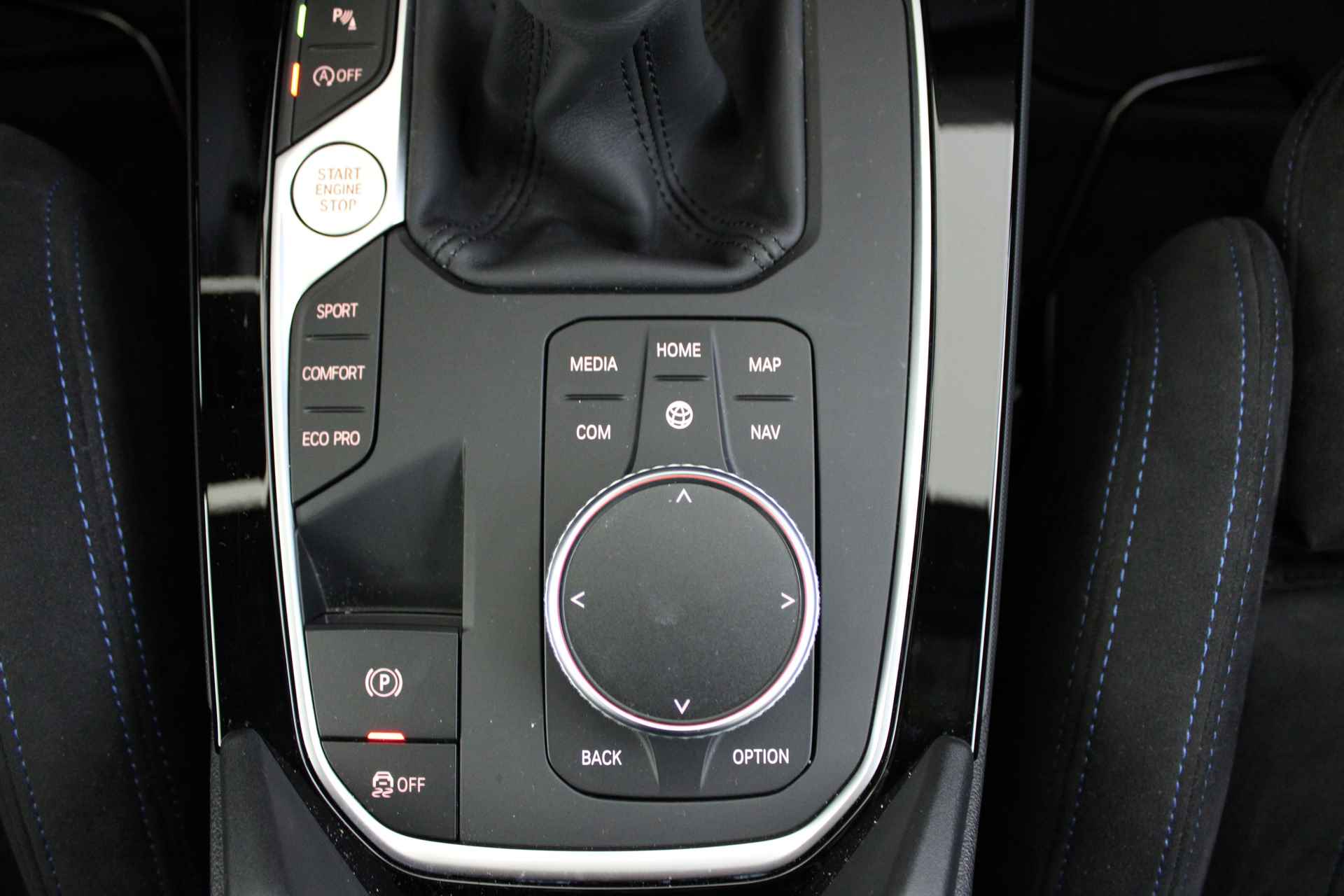 BMW 1-serie 118i M Sport / M sportstoelen / Comfort Access / LED / M Sportonderstel / Live Cockpit Professional - 28/49