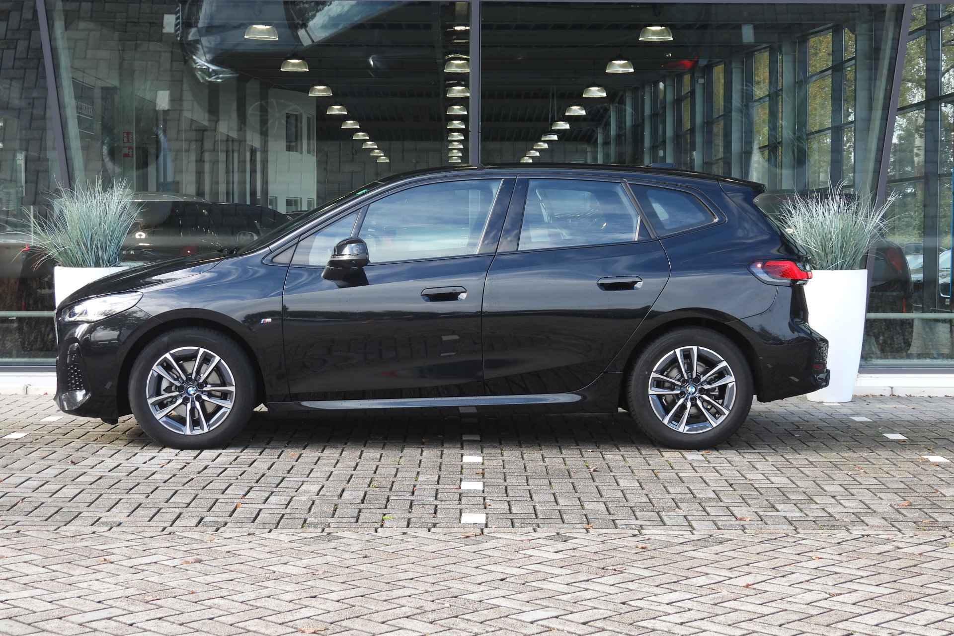 BMW 2 Serie Active Tourer 218i High Executive M Sport Automaat / Sportstoelen / Stoelverwarming / Adaptieve LED / Parking Assistant Plus / Head-Up / Harman Kardon / Live Cockpit Professional - 5/38