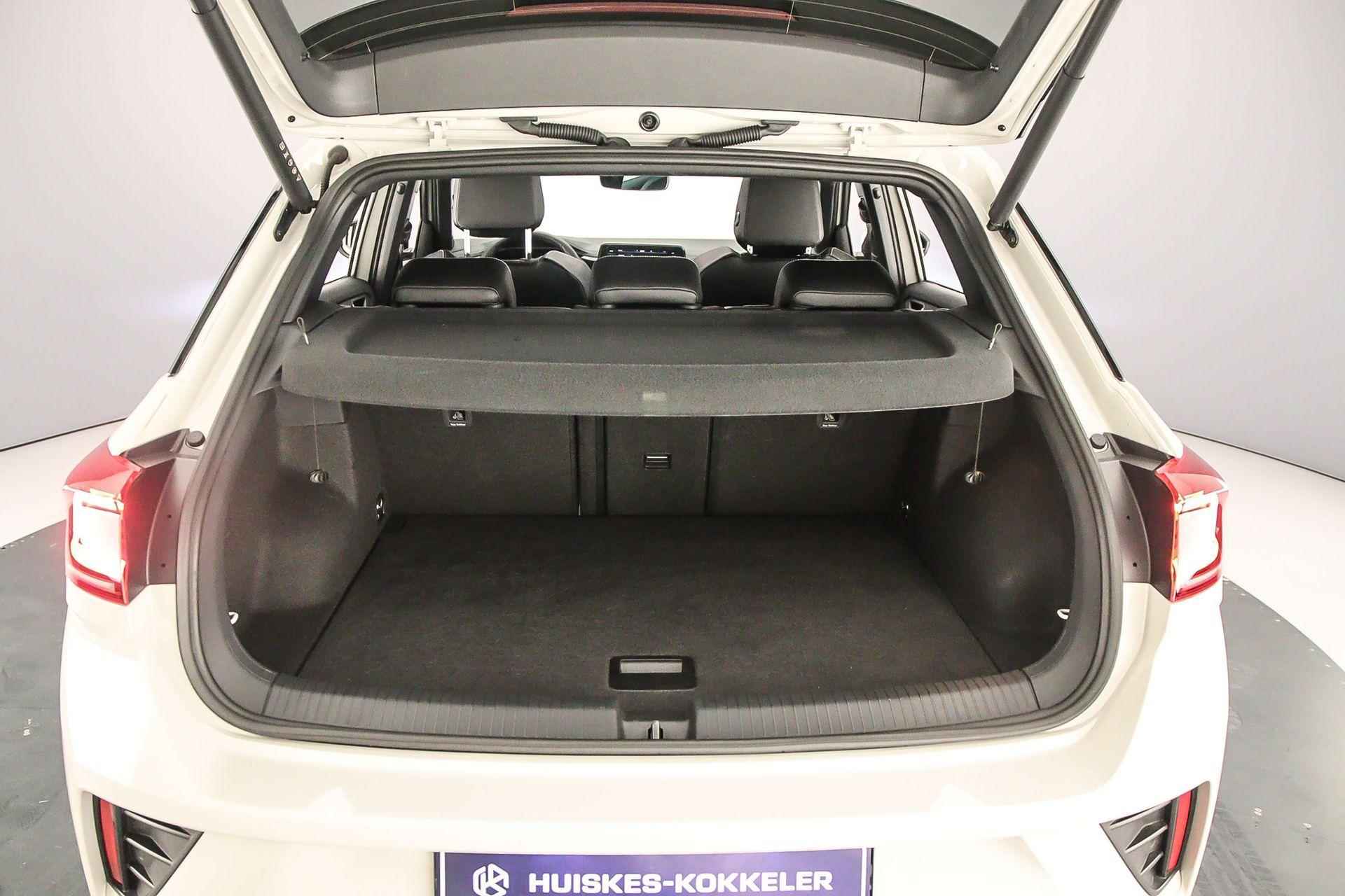 Volkswagen T-Roc R-Line Business 1.5 TSI 150pk DSG Automaat Panoramadak, Adaptive cruise control, Achteruitrijcamera, Elektrische achterklep, Beats audio, LED matrix koplampen, Stoelverwarming - 41/48