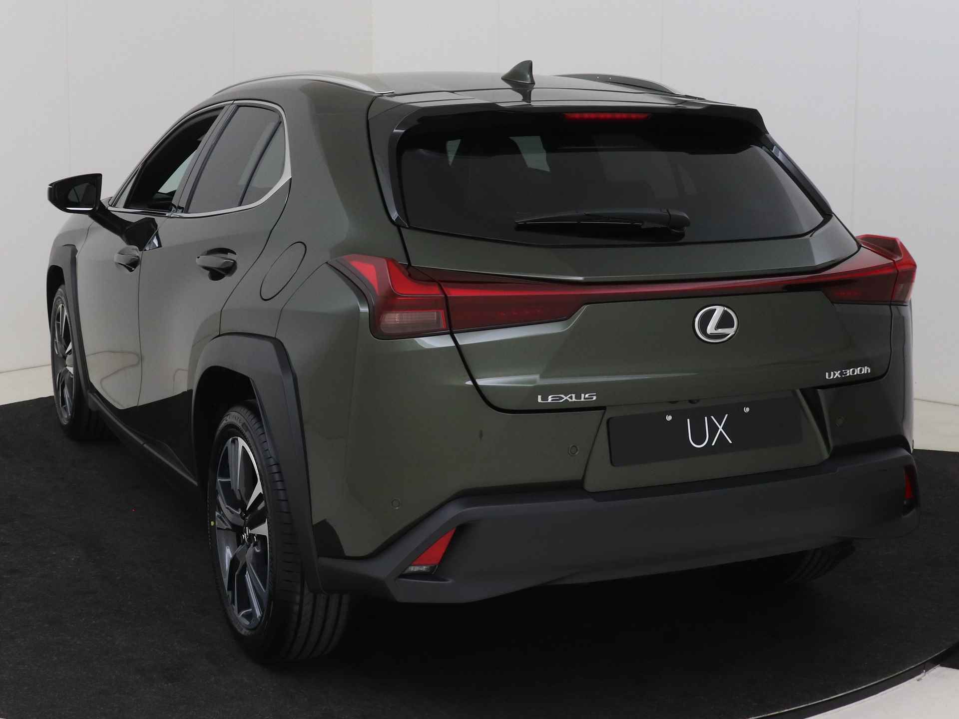 Lexus UX 300h Luxury Line | Head Up Display | Mark Levinson | Elektrische Achterklep - 13/48