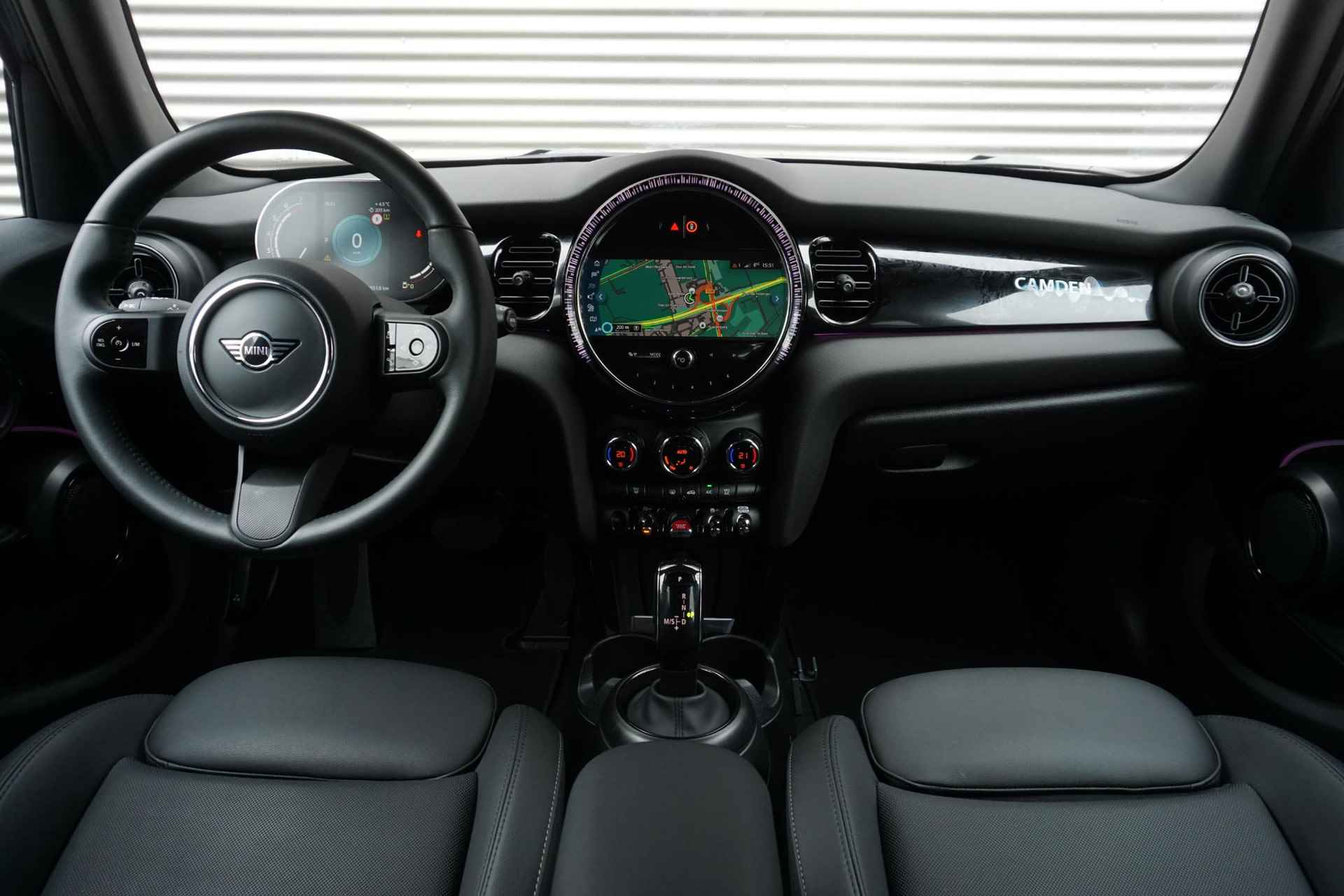 MINI 5-deurs Cooper Camden Edition | 16" lichtmetaal l Apple CarPlay l Parkeersensoren l Leer - 8/27