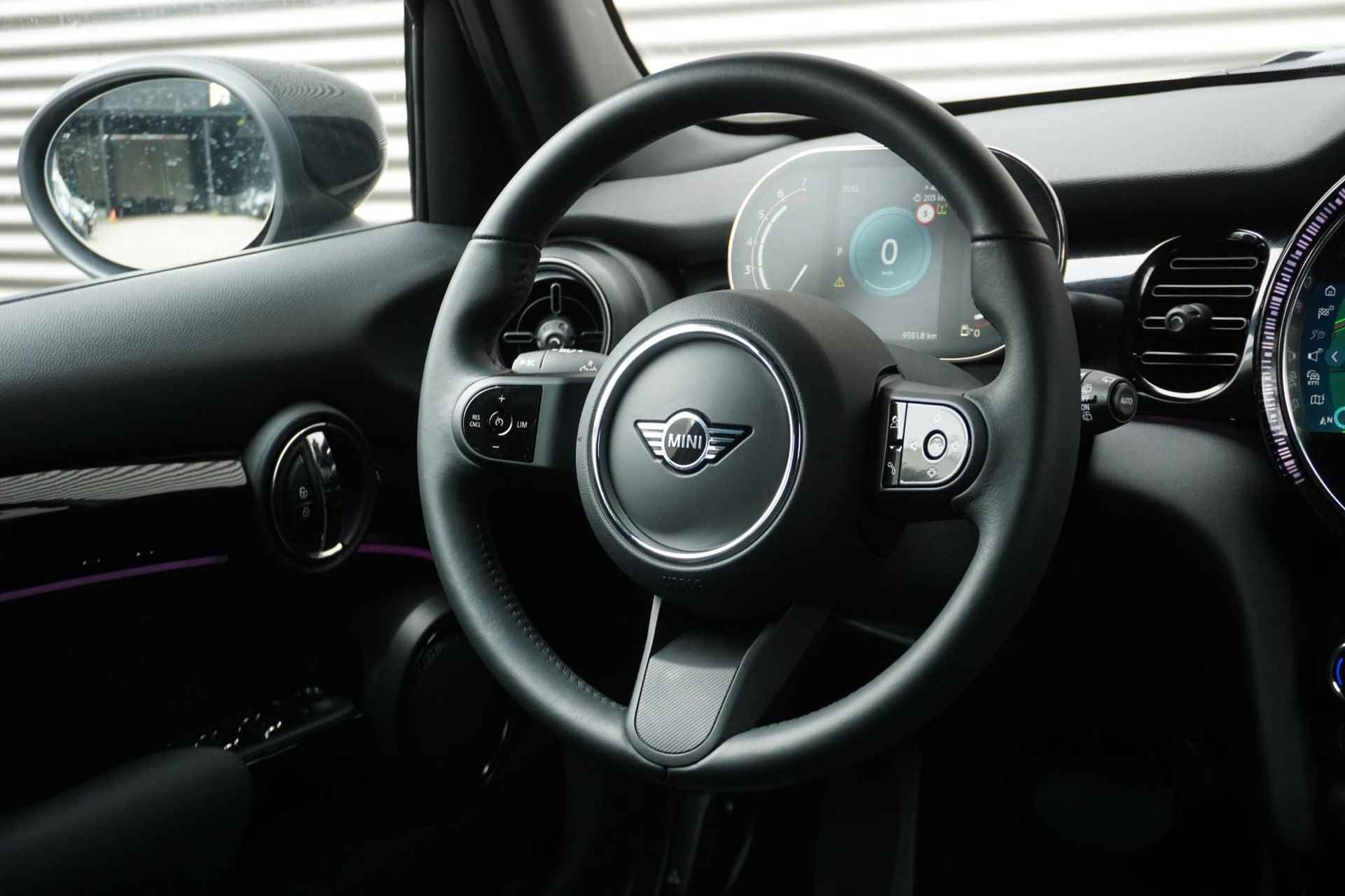 MINI 5-deurs Cooper Camden Edition | 16" lichtmetaal l Apple CarPlay l Parkeersensoren l Leer - 19/27