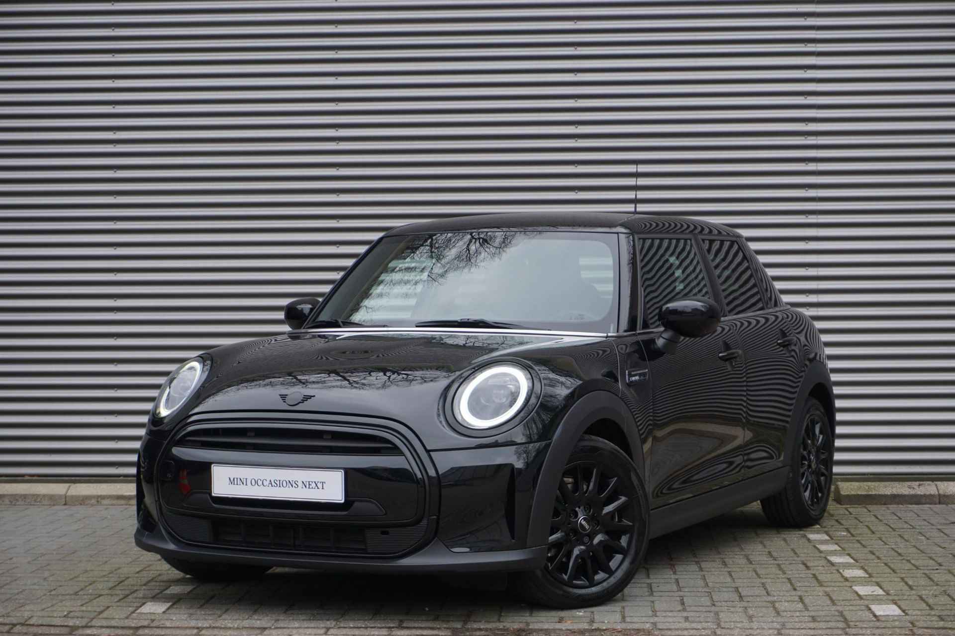 MINI 5-deurs Cooper Camden Edition | 16" lichtmetaal l Apple CarPlay l Parkeersensoren l Leer - 27/27