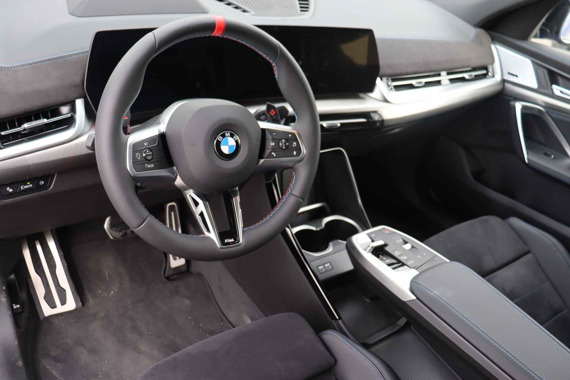 BMW X2 M35i xDrive High Executive Automaat / Panoramadak / M Sportstoelen / Adaptief M Onderstel / Parking Assistant Plus / Adaptieve LED / Driving Assistant Professional - 9/18
