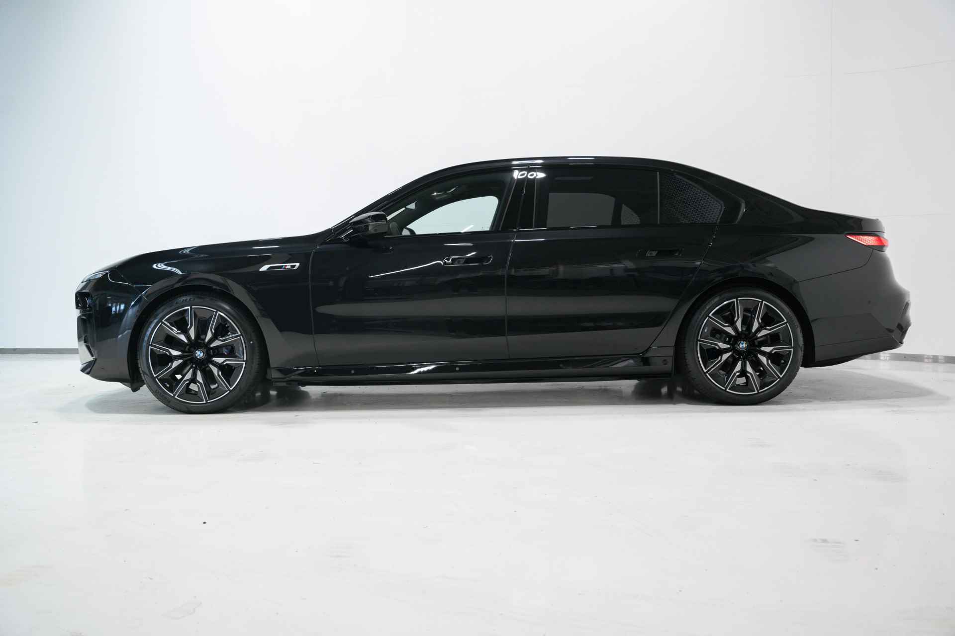 BMW i7 M70 xDrive M Performance Pack - 4/49