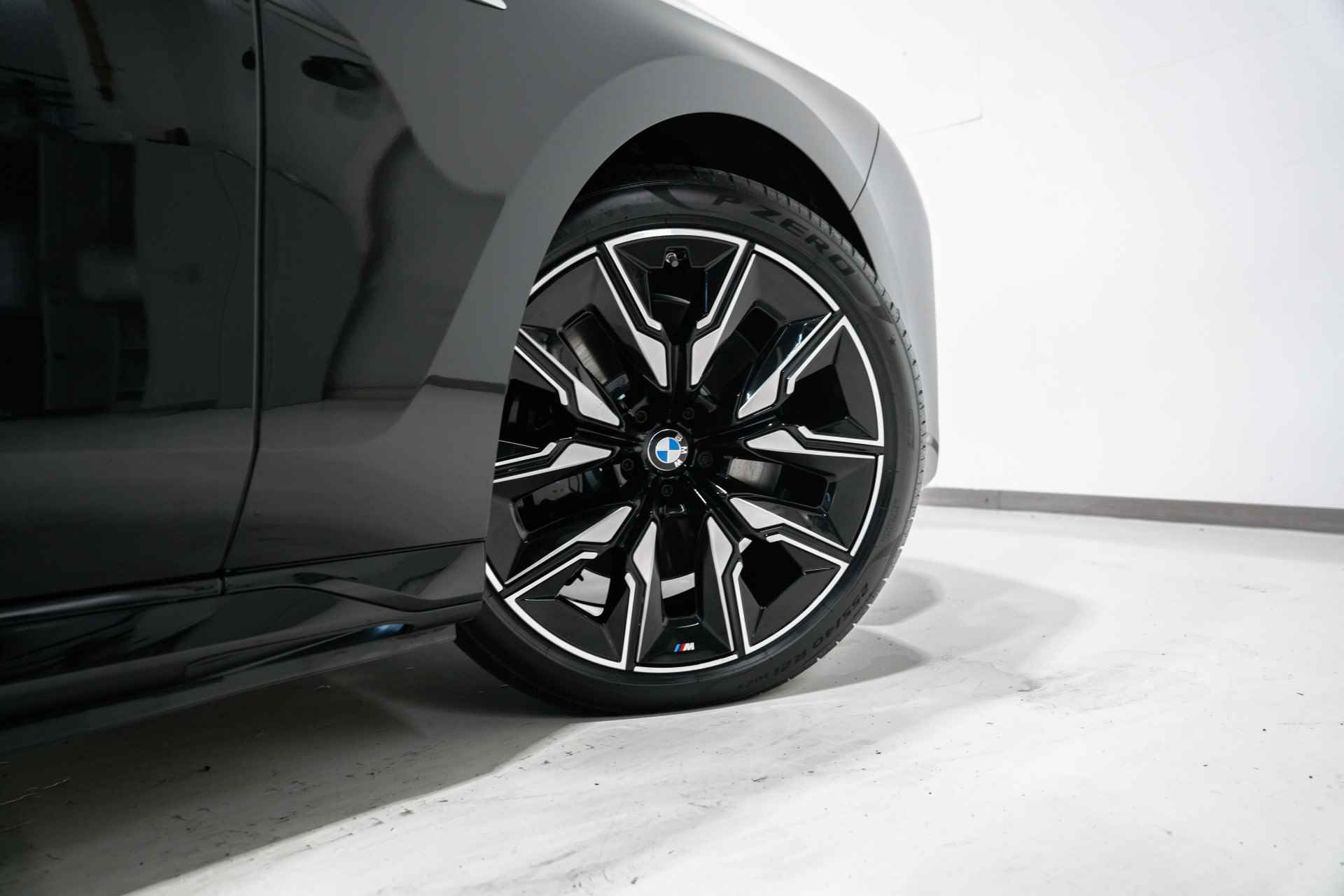 BMW i7 M70 xDrive M Performance Pack - 42/49