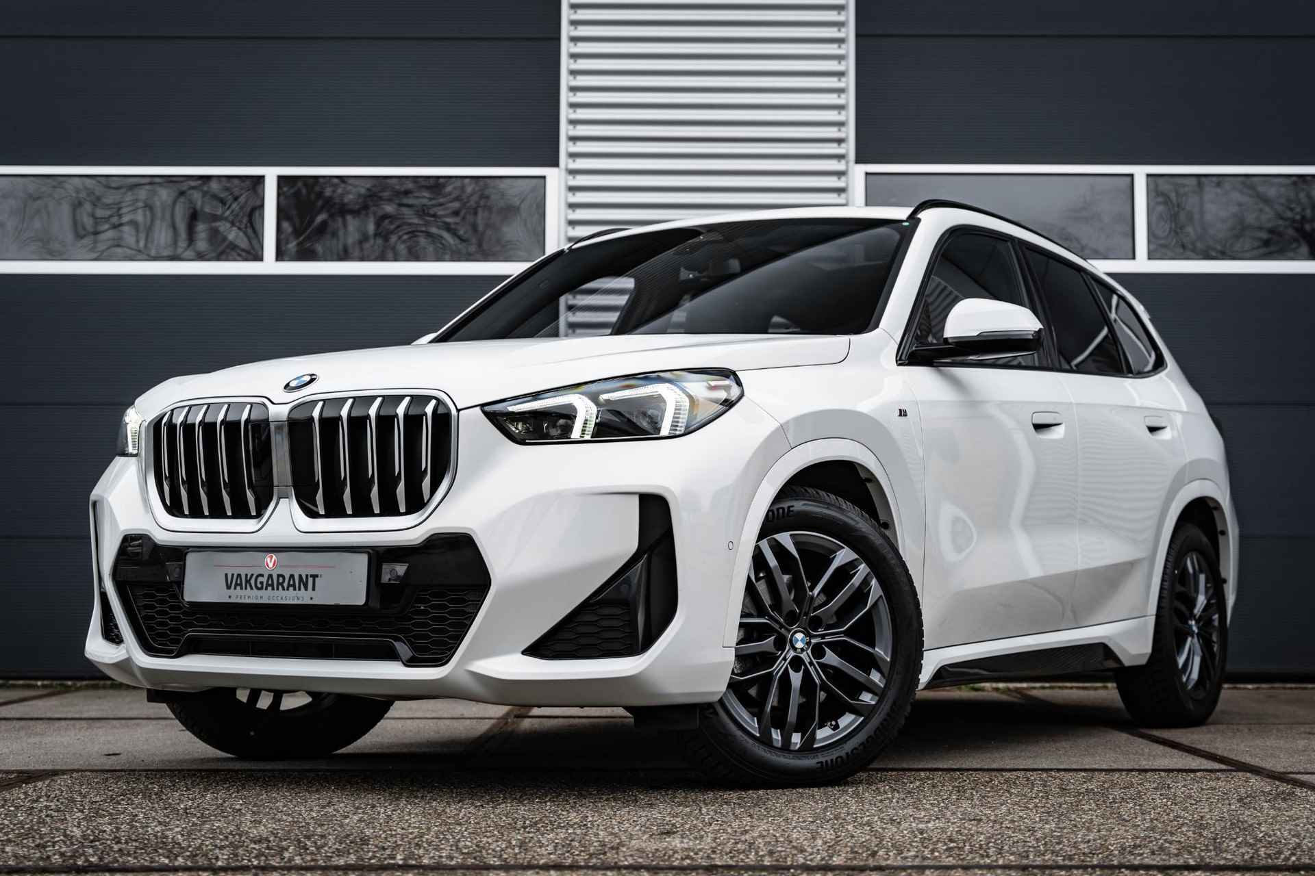 BMW X1 sDrive20i |Panorama dak | Harman Kardon| Head-up display |