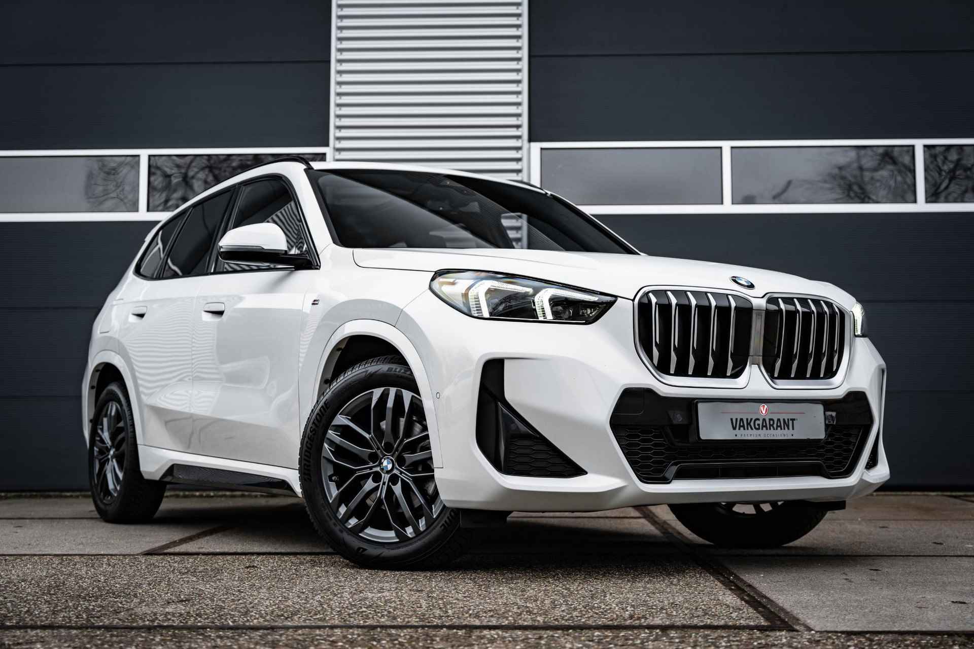 BMW X1 sDrive20i |Panorama dak | Harman Kardon| Head-up display | - 9/22