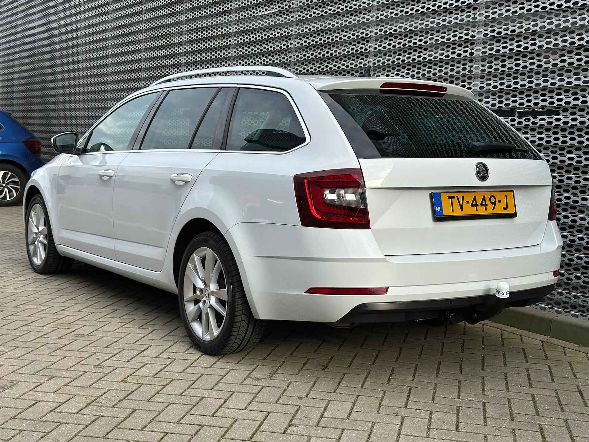 Škoda Octavia Combi 1.5 TSI Greentech Ambition Business / Navigatie / Appconnect / Stoeverwarming / Parkeer sensoren V+A p4 - 5/28