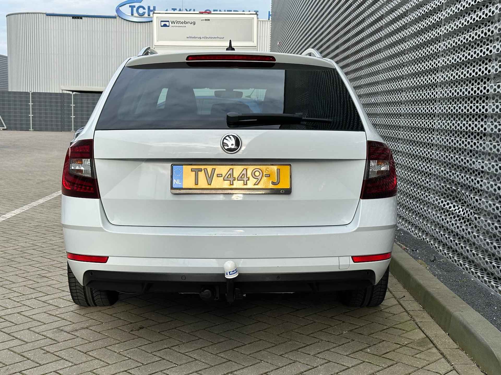 Škoda Octavia Combi 1.5 TSI Greentech Ambition Business / Navigatie / Appconnect / Stoeverwarming / Parkeer sensoren V+A p4 - 6/28