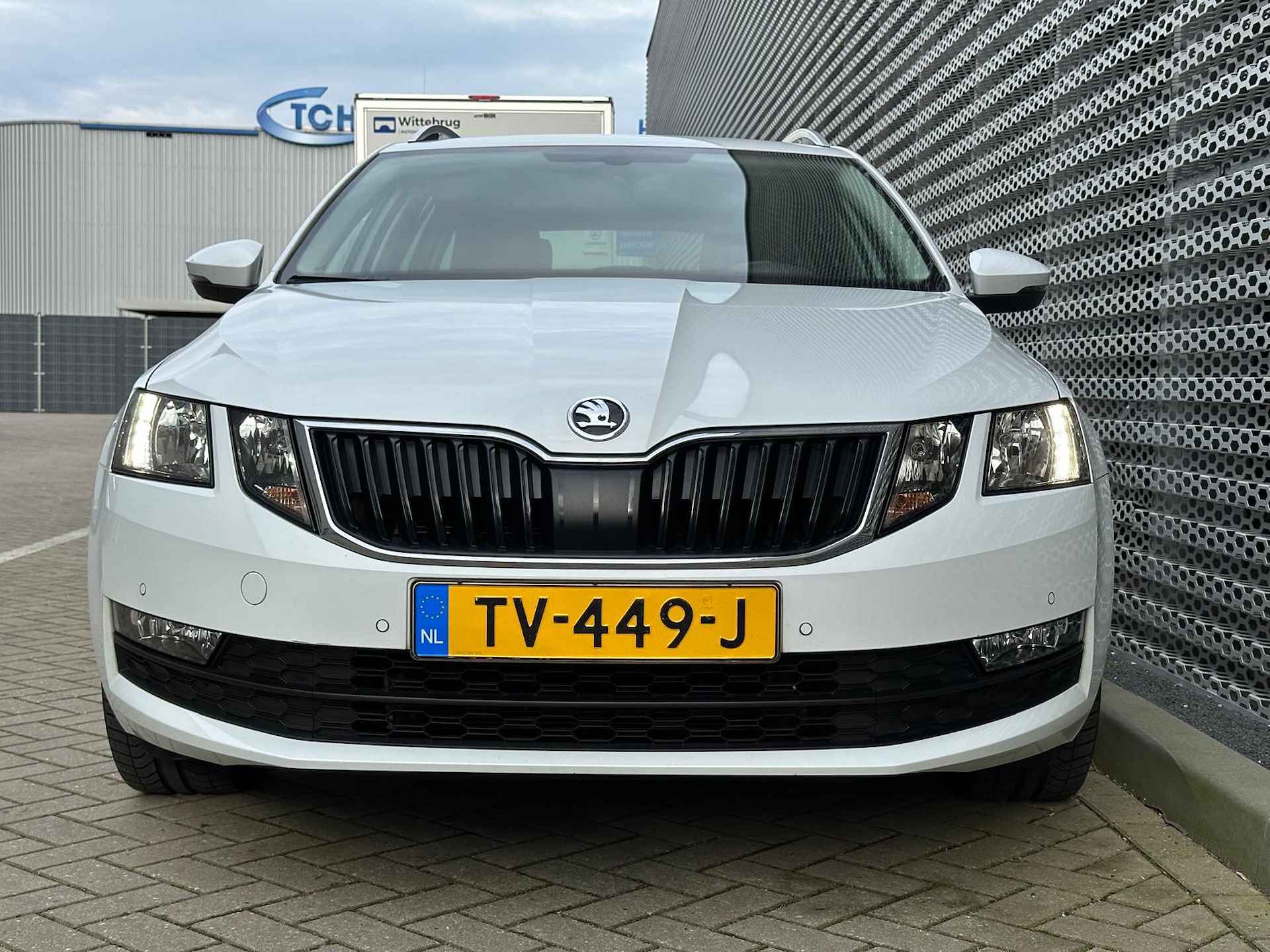 Škoda Octavia Combi 1.5 TSI Greentech Ambition Business / Navigatie / Appconnect / Stoeverwarming / Parkeer sensoren V+A p4 - 10/28