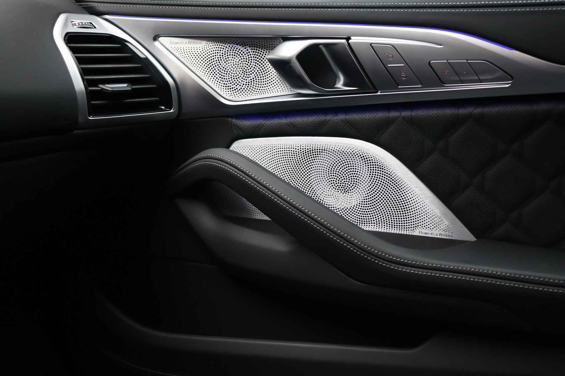 BMW 8 Serie Gran Coupé M8 Competition Automaat / M Sportstoelen / M Carbon-keramisch remmen / Laserlight / Bowers & Wilkins / Soft-Close / Stoelventilatie - 26/38