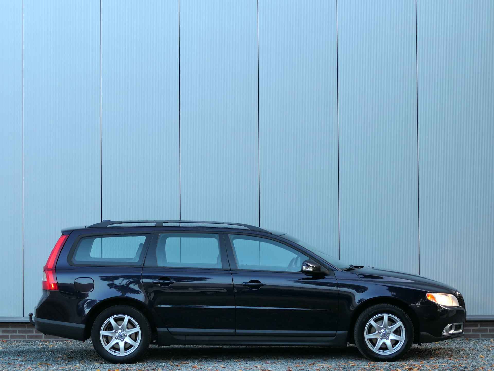 Volvo V70 2.0 Limited Edition Trekhaak / Navigatie / Leer - 7/22