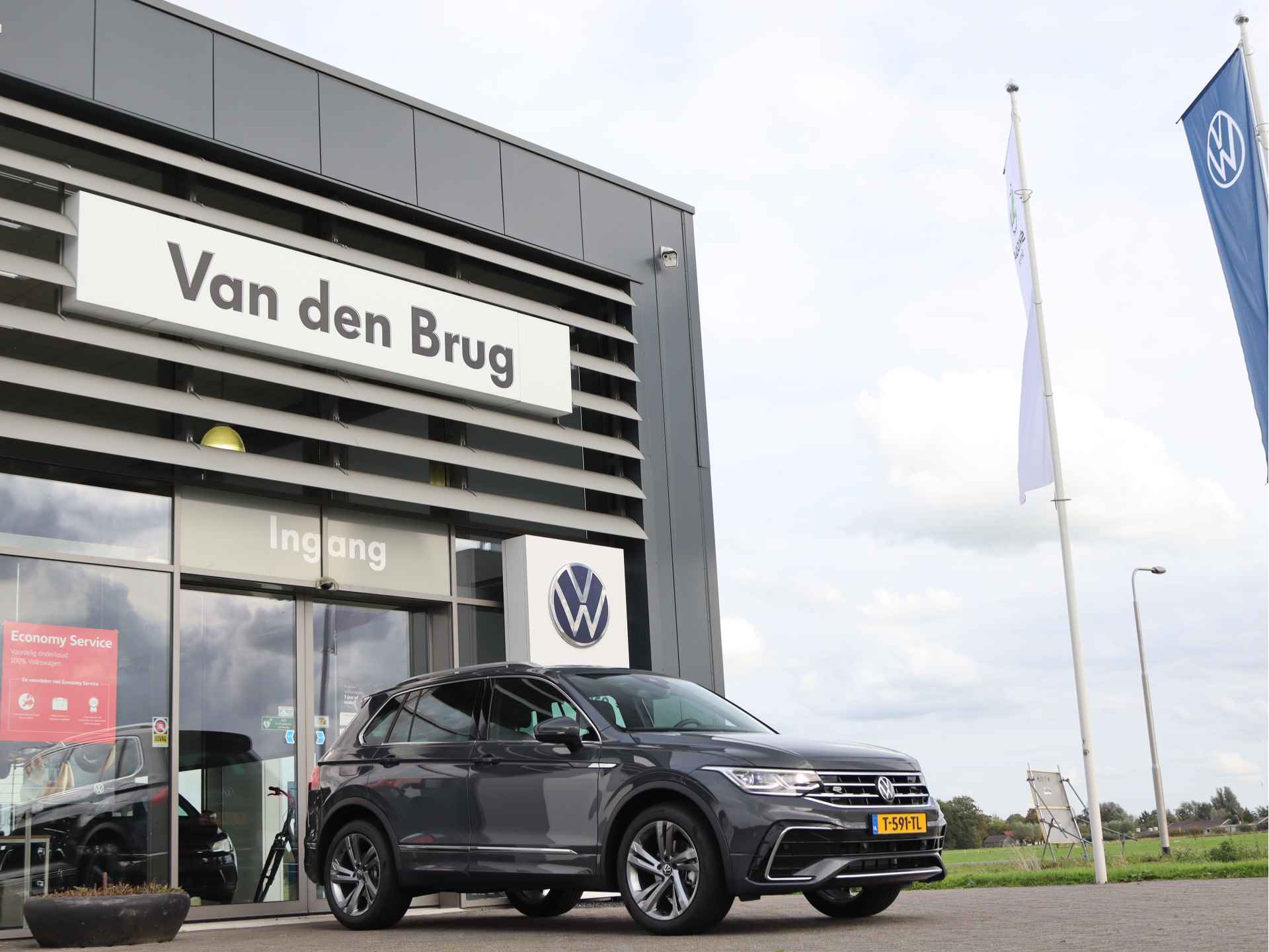 Volkswagen Tiguan 1.5 TSI 150 pk DSG R-Line Business | Navigatie | Spiegel pakket | Multimedia pakket | 19" Valencia | Keyless | Nieuwprijs rijklaar € 51.755,- | - 9/49