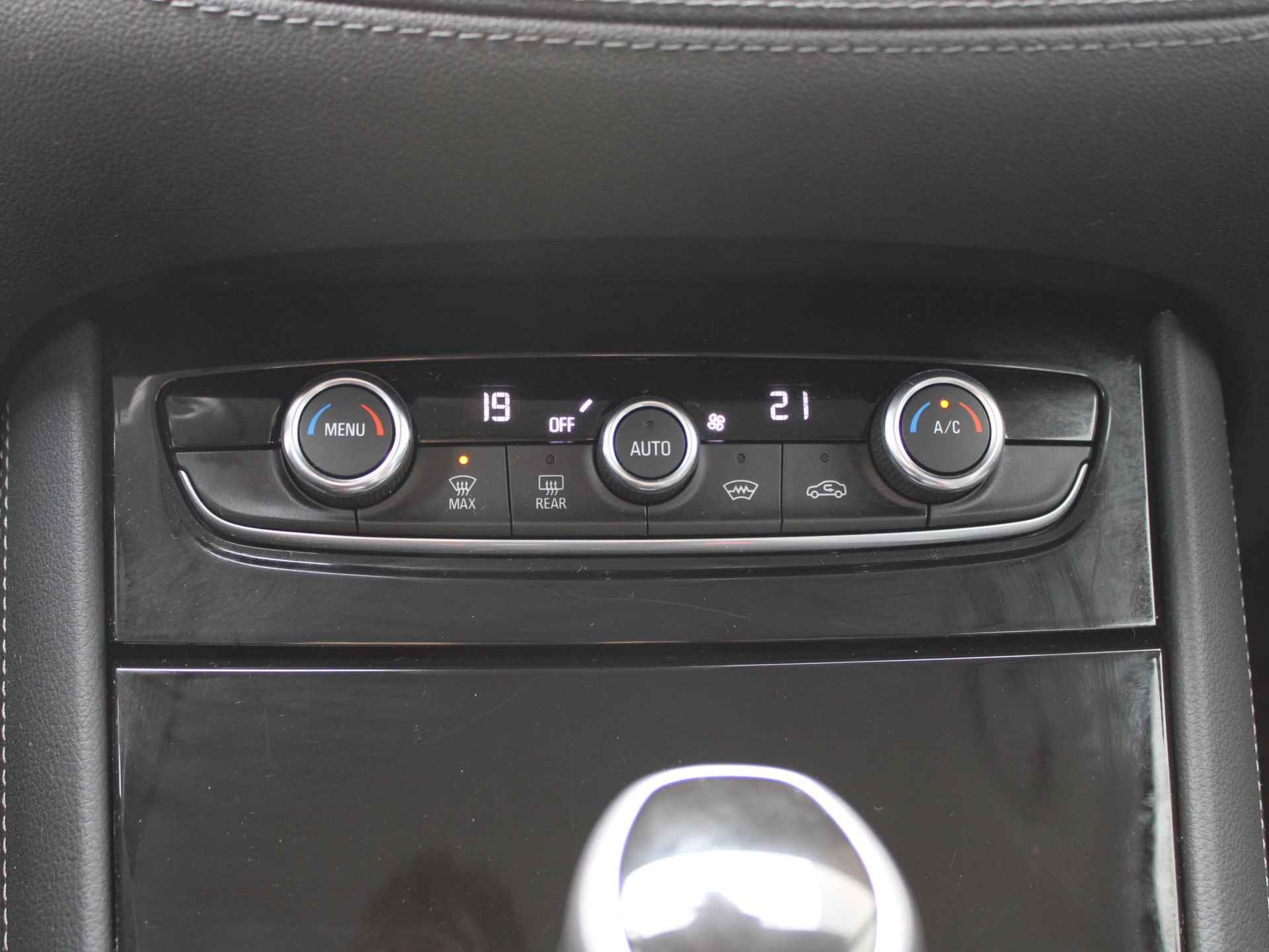 Opel Grandland X 1.2 Turbo Innovation Automaat | Navi / Climate / Cruise - 17/24