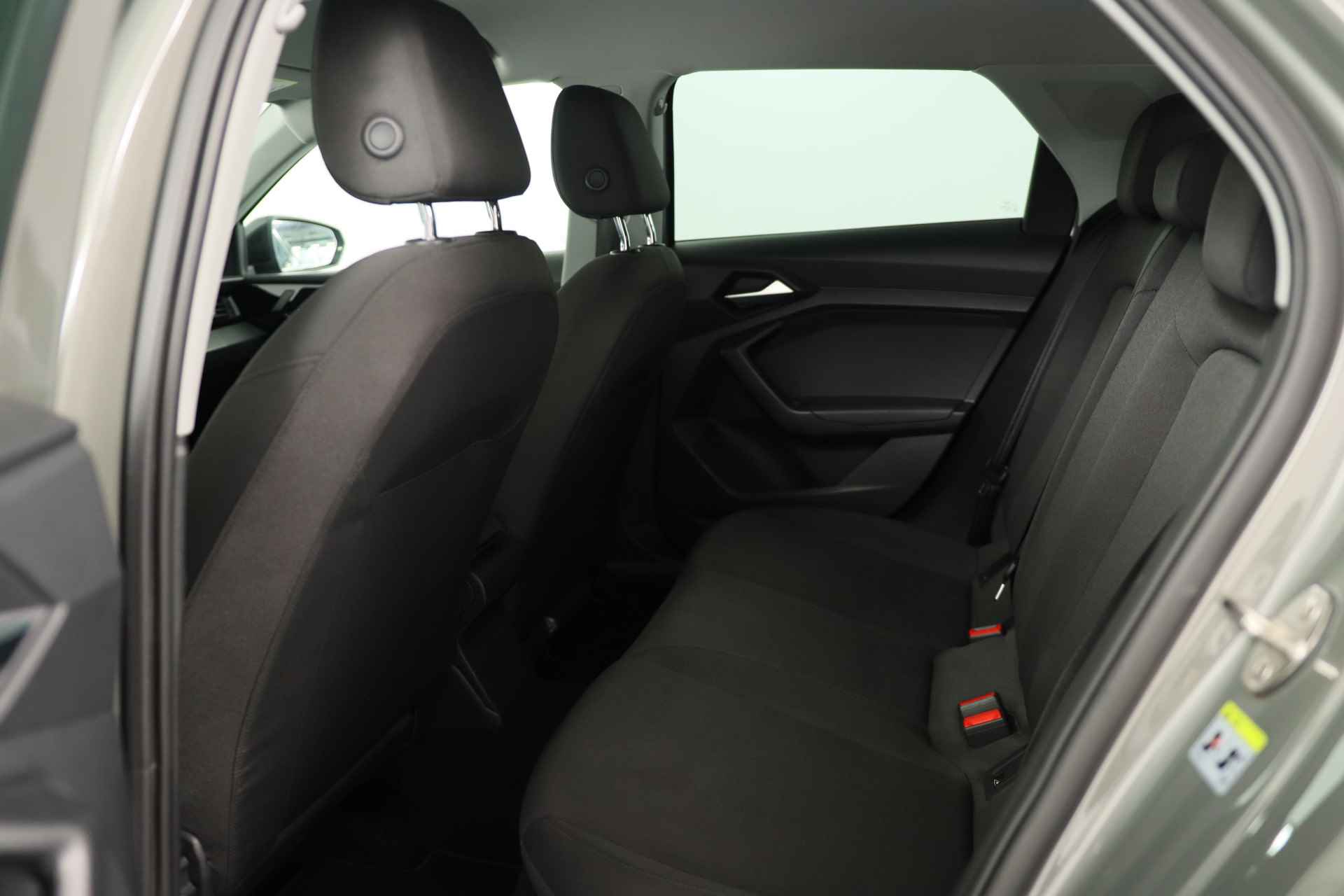 Audi A1 Sportback 30 TFSI S Line Pro Line | Virtual Cockpit | Parkeersensoren | LED | Dealer Onderhouden | 17inch Lichtmetalen velgen - 26/38