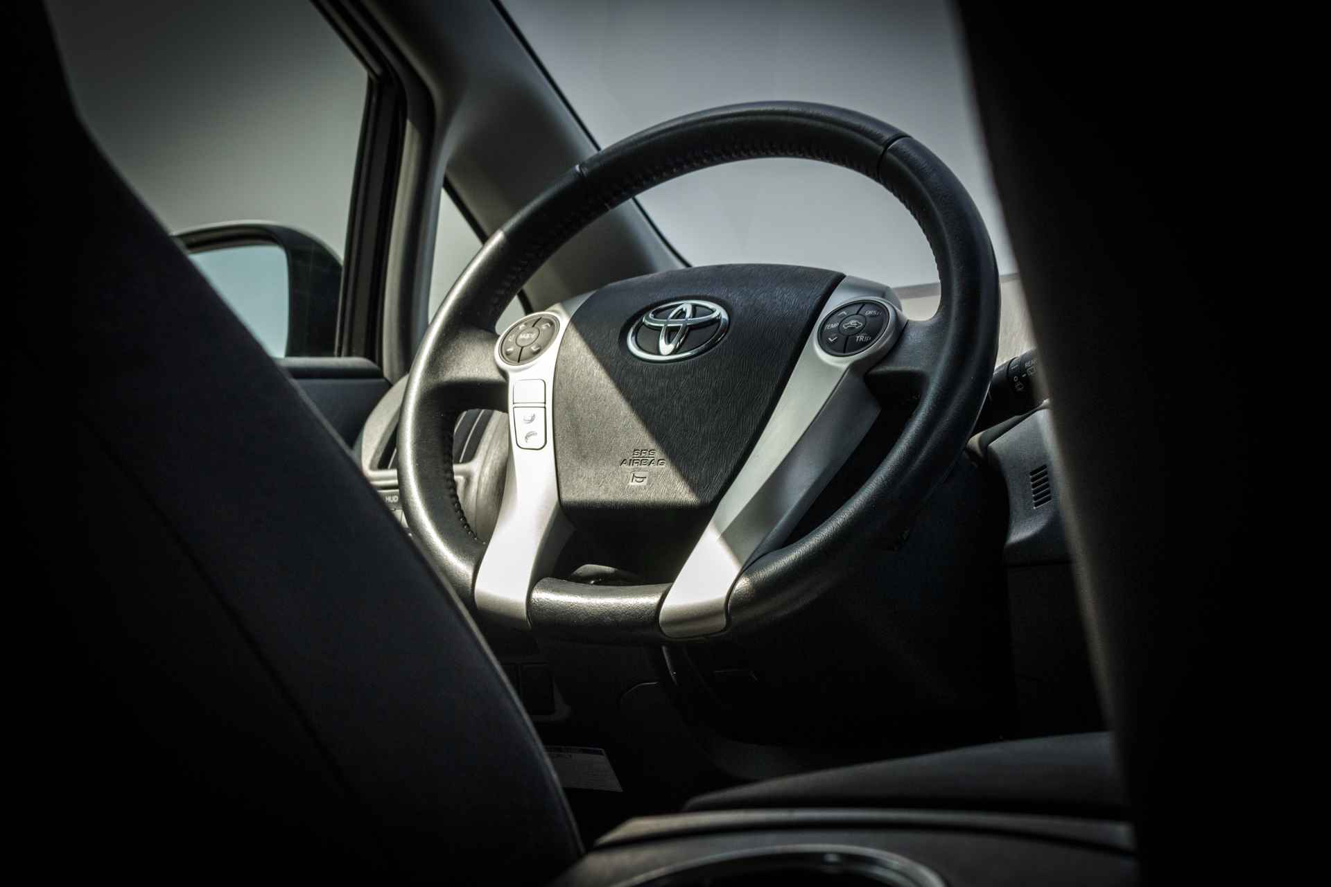 Toyota Prius Wagon 1.8 136 PK Aspiration RIJKLAAR AUTOMAAT 7 PERS. | Panodak | Cr  Control | Clima| Achter Camera | - 15/28