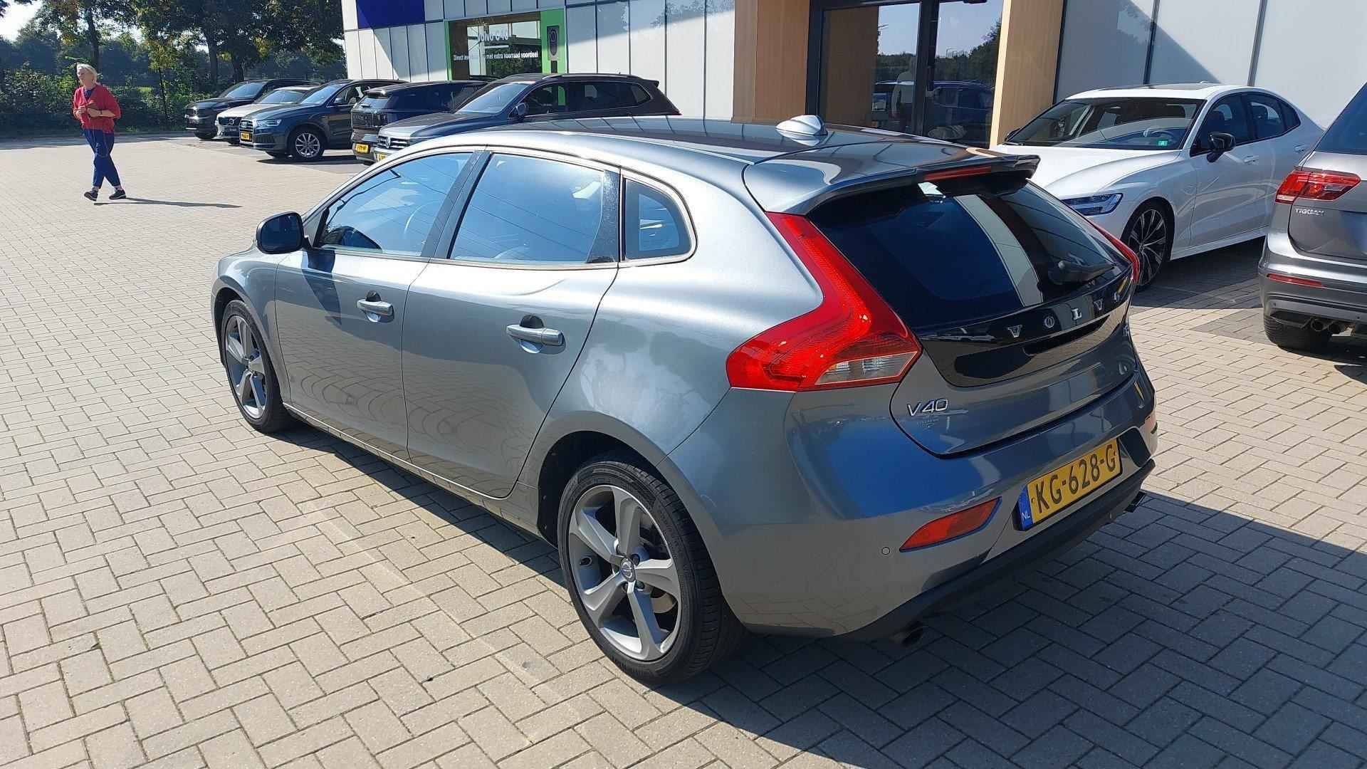 Volvo V40 2.0 T3 Nordic+ - 2/17