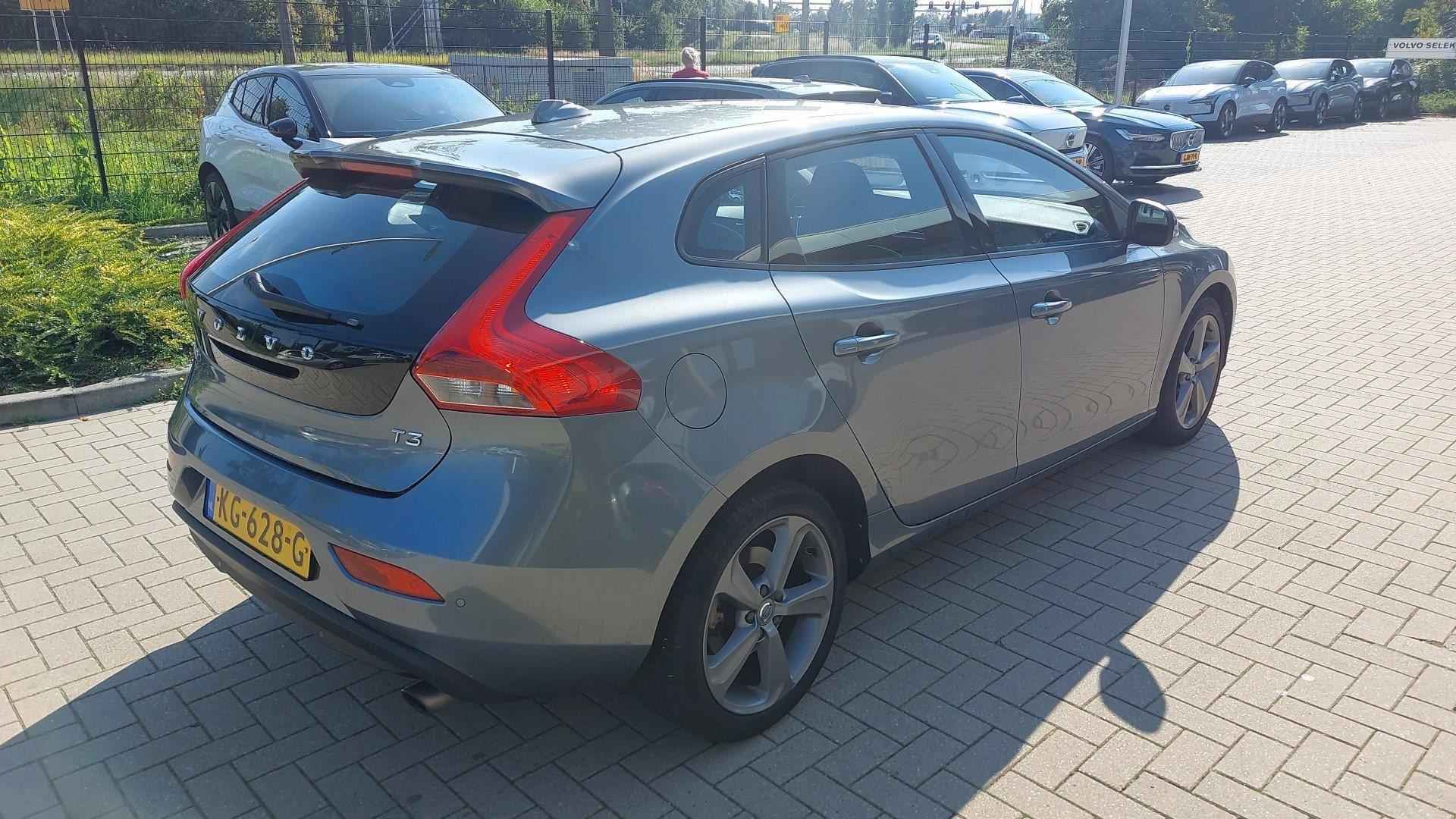 Volvo V40 2.0 T3 Nordic+ - 4/17