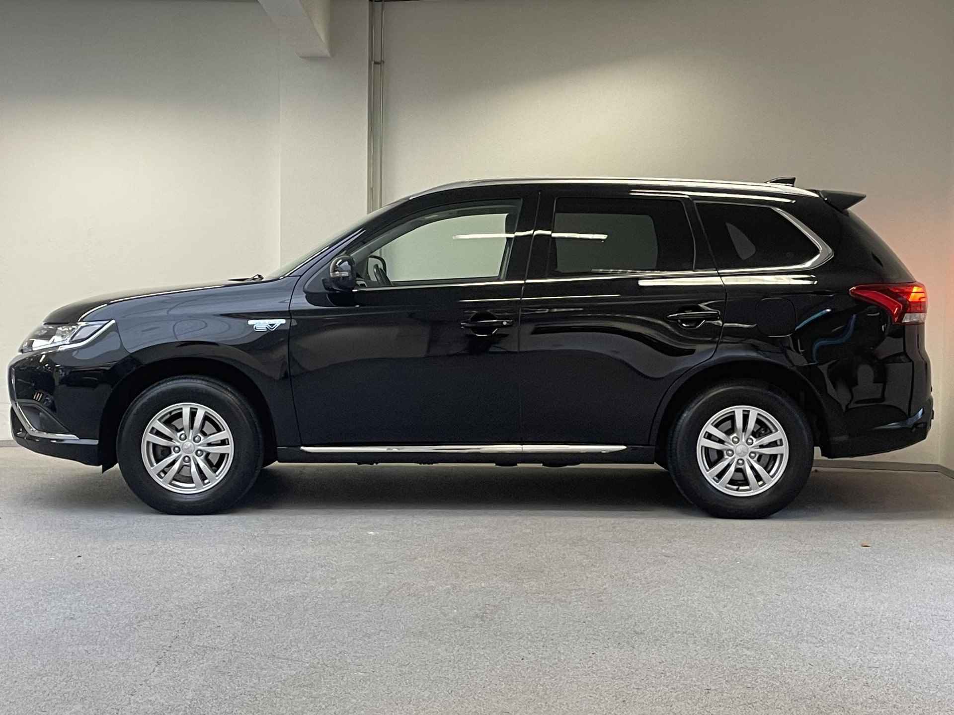 Mitsubishi Outlander 2.4 PHEV Pure 4WD | TREKHAAK | CARPLAY | 1e-EIG. | CAMERA | - 9/40