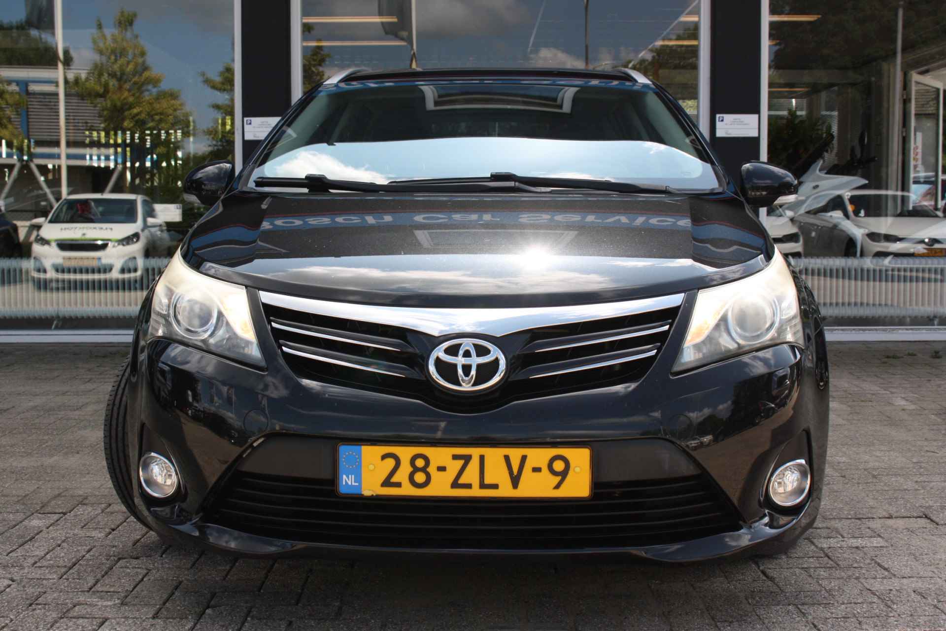 Toyota Avensis wagon 1.8 VVTi Business | Camera | Trekhaak | Navi | Stoelverwarming - 4/57